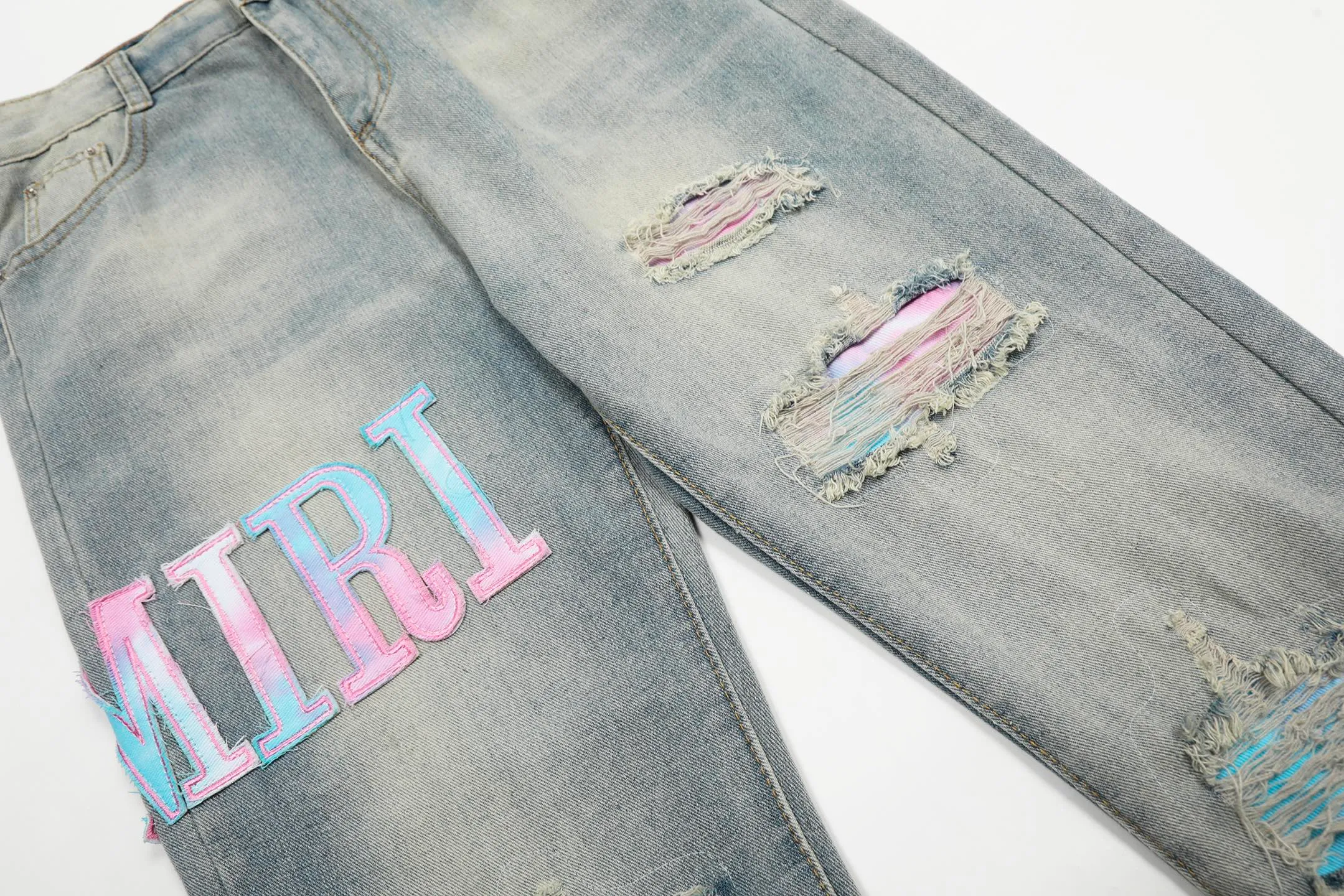 #M33 P168💰 Amiri classic embroidered patched leather ripped letter jeans, slim fit jeans, produced by a major washed factory, full of high-end feel, partially destroyed knee design with patchwork leather design, has been used as a facade design, leather waist nameplate, the focus of this style is not on the washing, but on the destroyed shape and version. The secret lies in the craftsmanship of the master. The cost of post-processing, grinding, cutting, etc. is far beyond the cost of assembly line products. Color: Picture color Size: 30-32-34-36