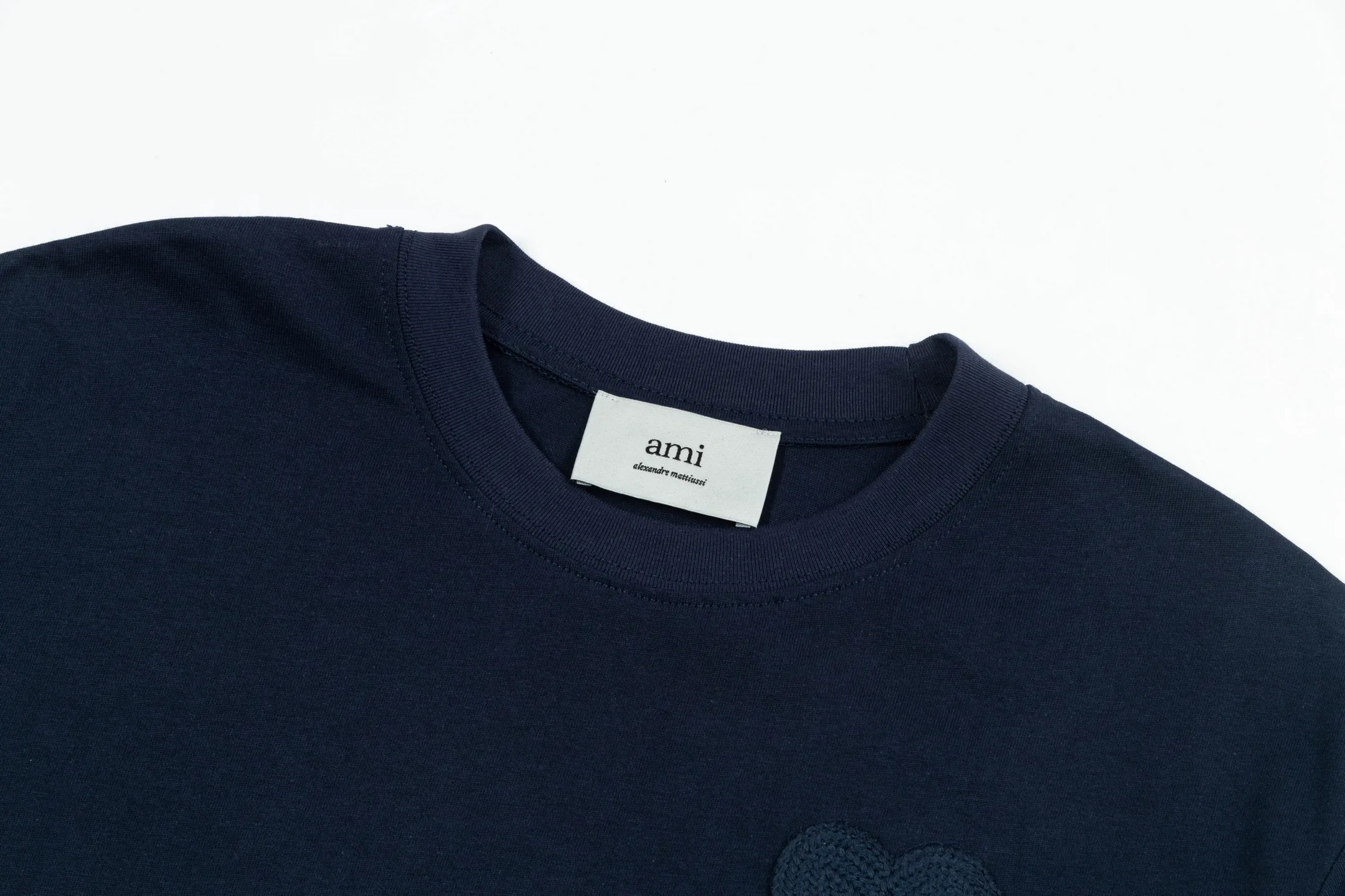1228# AMI PARIS 25SS early spring new classic big love towel embroidered short-sleeved T-shirt. Customized 230g double yarn pure cotton fabric matching 280G rib YP replica. New main wheat. Washable wheat QR code can be scanned. Same style for men and women. Color: black, Baolan, apricot, apricot/red heart. Size: S-XL
