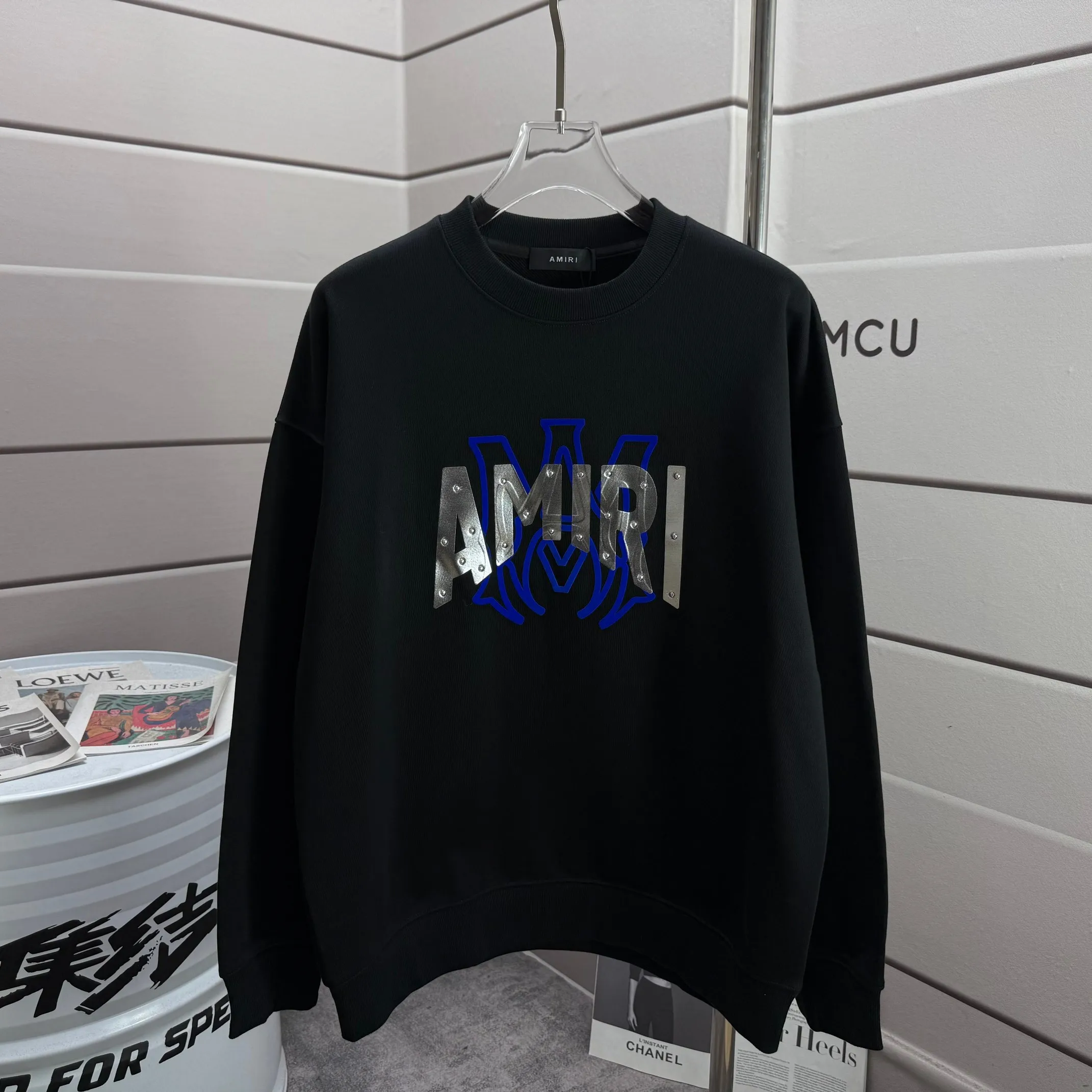 P220 Amiri* 2025 early autumn and winter new long-sleeved sweatshirt, classic letter silicone technology + three-dimensional flocking, custom terry fabric, round neck pullover, same style for men and women Color: black white Size: S (90-130 catties) M (120-150 catties) L (140-165 catties) XL (160-180 catties) XXL (180-210 pounds)