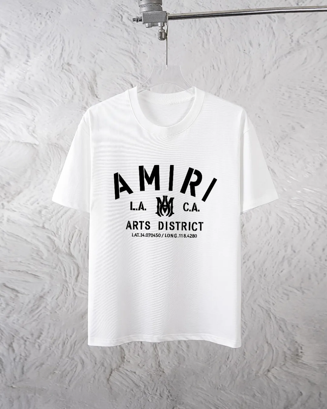 P280 AMIRI exclusively provides new trendy men’s fashionable round neck short-sleeved shorts suits, trendy and fashionable casual short-sleeved suits! It has high breathability and comfort, impeccable details, and brand element design concept, reflecting high quality. It presents a casual cut and the upper body shape is great! Material: 260g double yarn pure cotton short sleeves + 360g pure cotton terry shorts Size: S-XXL 🔥 (please state your height and weight when placing an order)