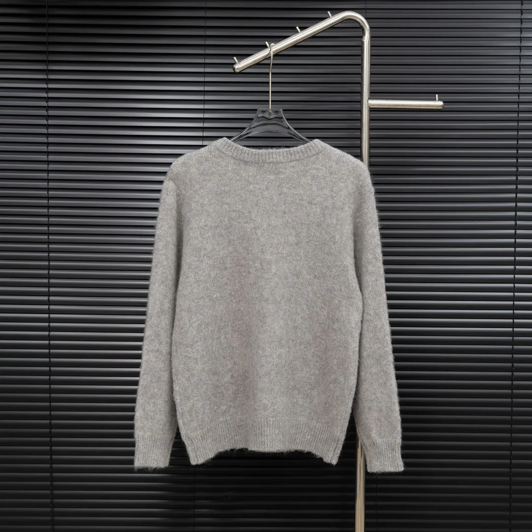 P300 Style: AMIRI seahorse M LOGO long-sleeved sweater Size: S-XXL Fabric: Wool blend Accessories: Full set of customized original accessories No gender distinction, same style for men and women