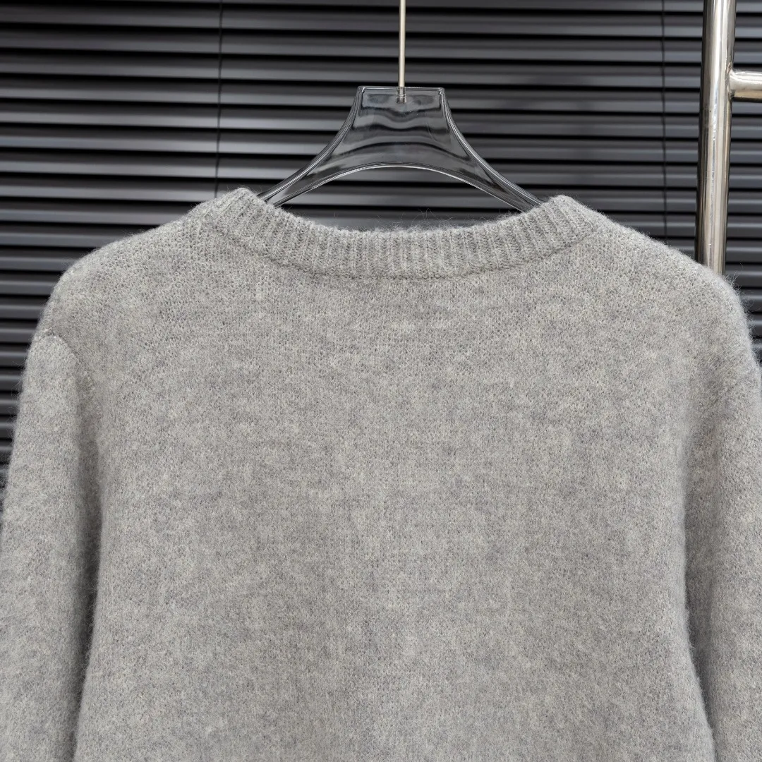 P300 Style: AMIRI seahorse M LOGO long-sleeved sweater Size: S-XXL Fabric: Wool blend Accessories: Full set of customized original accessories No gender distinction, same style for men and women