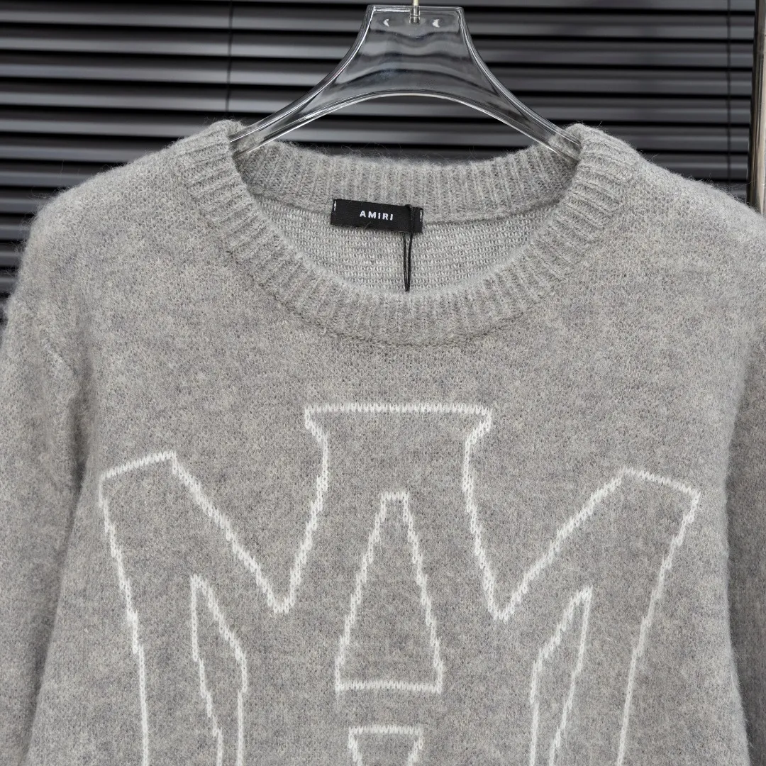 P300 Style: AMIRI seahorse M LOGO long-sleeved sweater Size: S-XXL Fabric: Wool blend Accessories: Full set of customized original accessories No gender distinction, same style for men and women