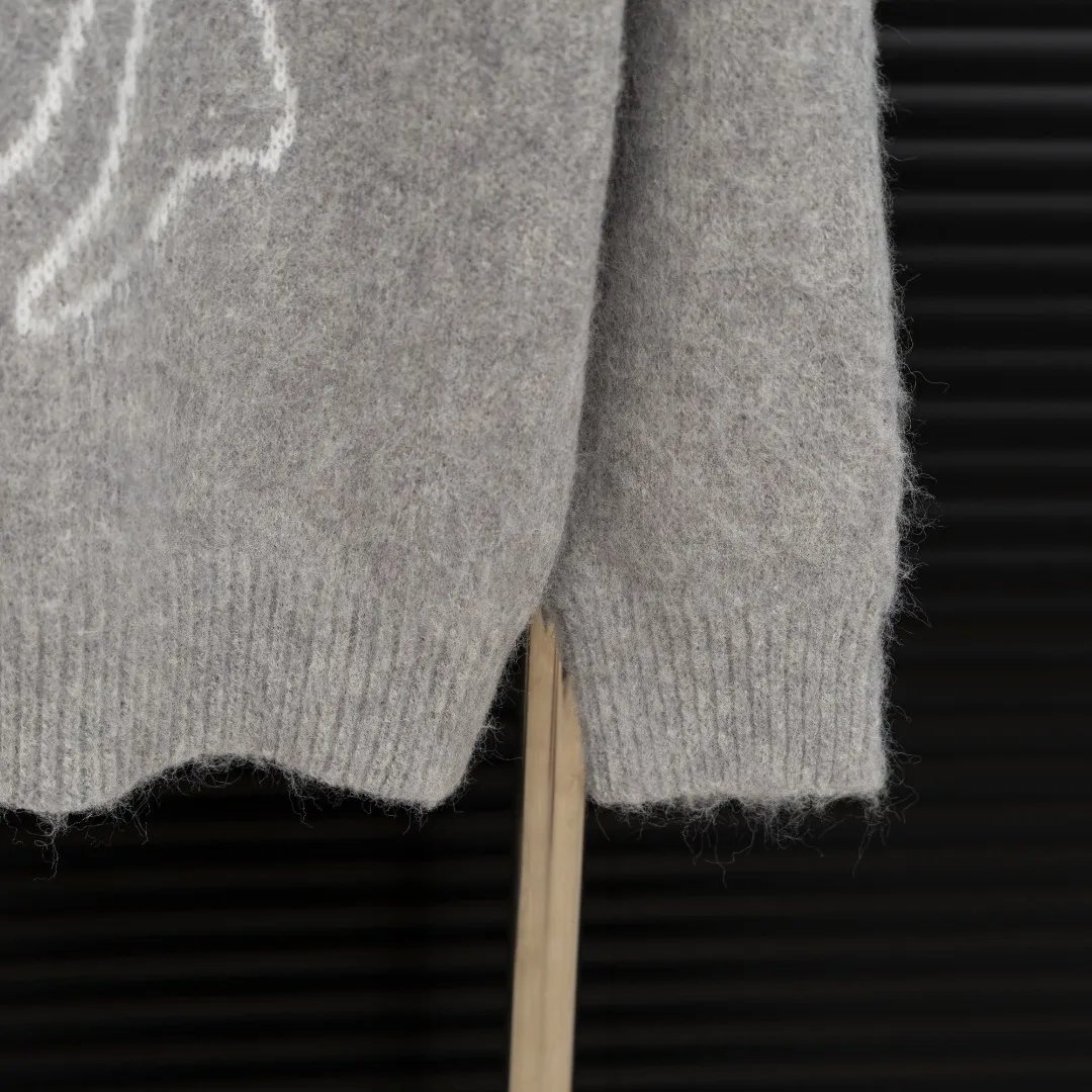 P300 Style: AMIRI seahorse M LOGO long-sleeved sweater Size: S-XXL Fabric: Wool blend Accessories: Full set of customized original accessories No gender distinction, same style for men and women