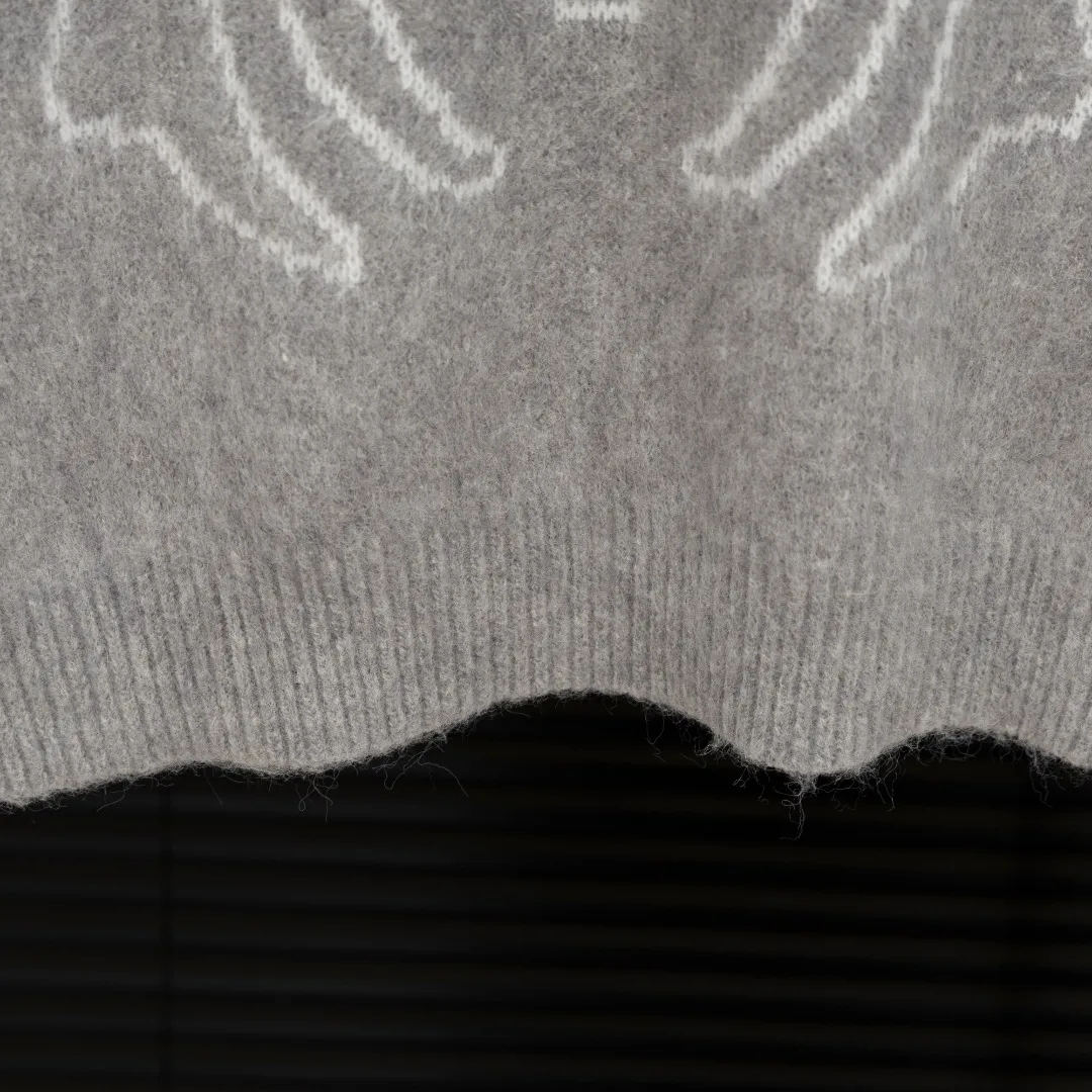 P300 Style: AMIRI seahorse M LOGO long-sleeved sweater Size: S-XXL Fabric: Wool blend Accessories: Full set of customized original accessories No gender distinction, same style for men and women