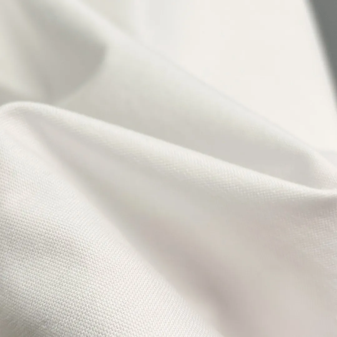 🅿️240 Ami Paris cotton oxford embroidered shirt is made of 100% cotton oxford fabric. The unique texture of oxford is more textured than ordinary cotton shirts. The 100% cotton material makes it have good breathability. The fabric has high strength and good wear resistance. It is comfortable to wear and not easy to sweat. Loose fit. The upper body is three-dimensional and the lines are smooth and natural. From the shoulder line to the waistline to the hem, the line transition is smooth. There are no unnecessary folds or accumulation. The overall shape is neat and stretchy. The chest is embellished with the iconic love embroidery, which is simple but highly recognizable. The color transition of the embroidery thread is natural. The stitches are even and consistent in spacing and size. The stitches can also be connected naturally. The lines are smooth and not stiff. Size: S M L XL