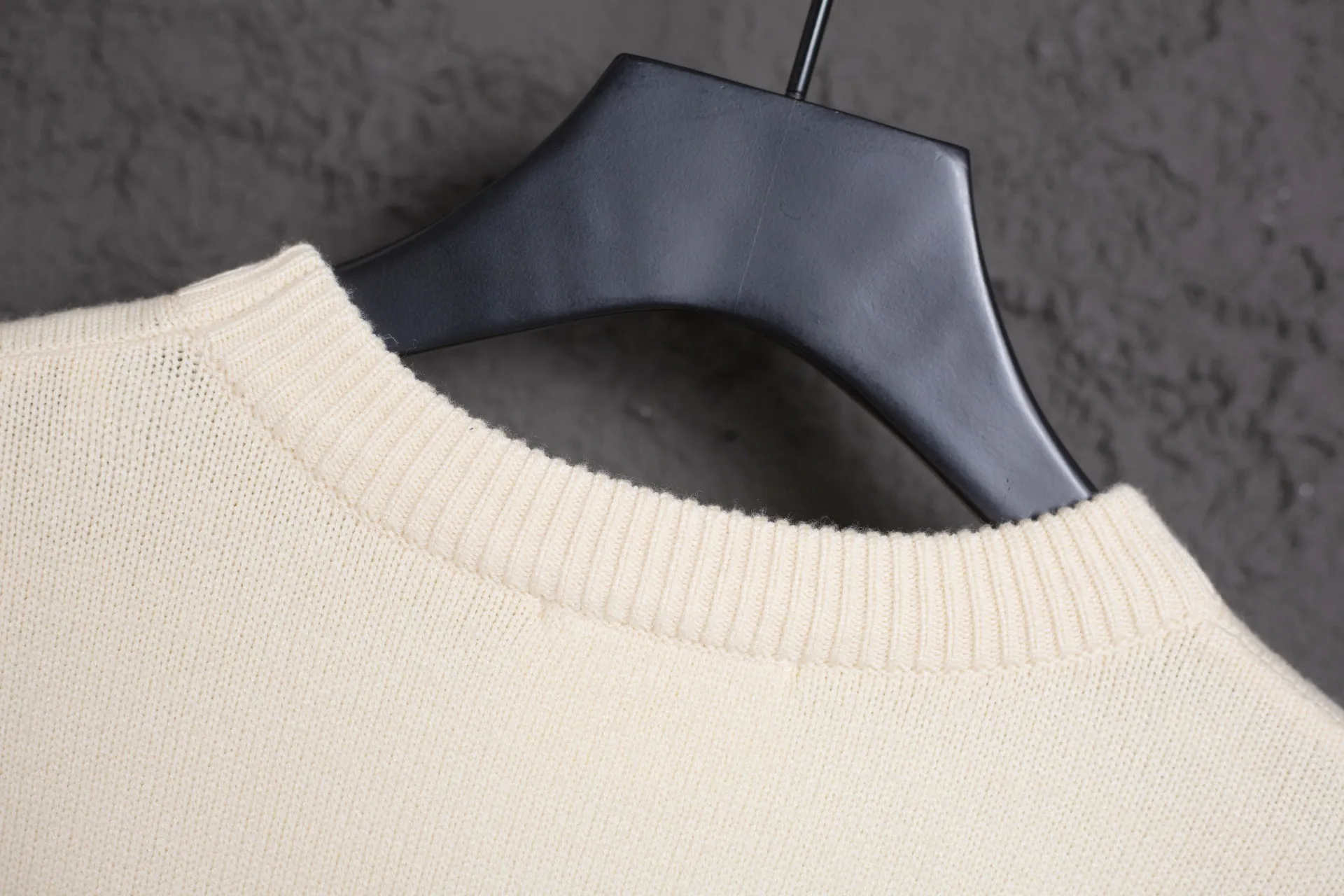 P170 AMI's new classic love chapter crew neck sweater, the highest version, supports comparison, Color: Apricot Red, Size: S-XL