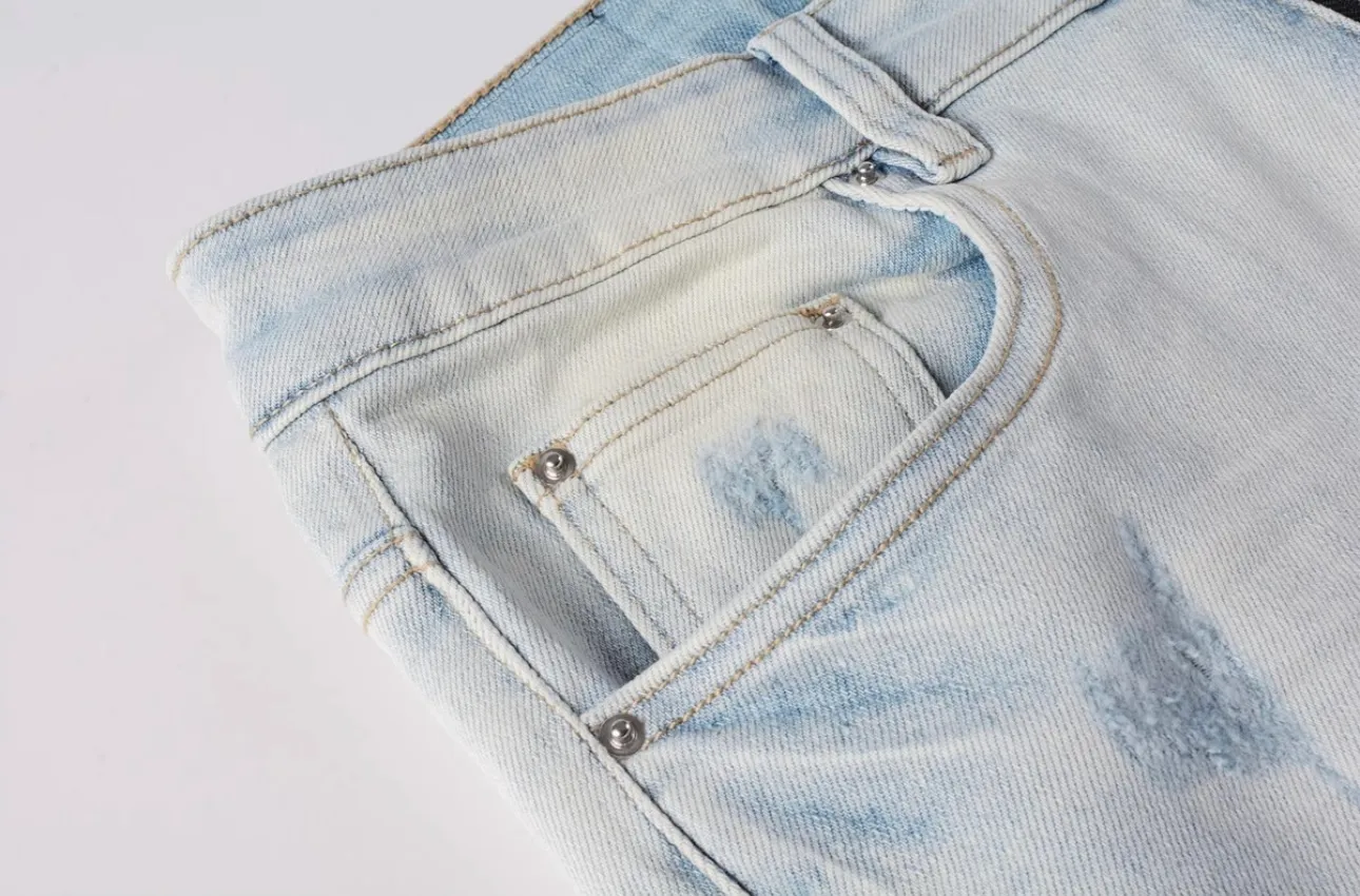 #M01 P168💰 AMIRI white ripped high street jeans with diamonds! The transliteration of amiri is Emil, which is the name of the founder. Mike Amiri, the founder of amiri, grew up in Los Angeles, USA. He was influenced by local street culture and Punk Rock since he was a child, so he founded the amiri brand named after himself. A variety of trendy clothing meets the needs of different fashion players. Amiri clothing has novel and unique styles and is a well-known street brand in the United States. The styles and styles of many clothes are loved by many street photographers. The various clothing styles meet the dressing needs of different people, show their unique temperament, and show the trend of dressing. amiri's jeans are relatively famous. Not only do they have many styles, but the quality of their denim jackets is also very good. Many celebrities have also worn the amiri brand's denim series. The fabric is made of 100% cotton denim! High temperature setting, heavy sand washing, never fade, full of fashion! All made to order! -The colorful embroidery on the chest is so tense and the embroidery is neat! Imported machine for work! quality assurance!  -The entire garment is made with fine workmanship. Each seam is pressed using a double-needle machine. This stitching is a test of the workers' skills. If it goes astray, the entire garment will be scrapped. The hardware is custom-made, with exclusive logos, and is a one-to-one replica of the original! Original trademark! The fit is loose and slimming! Color: Picture color Size: 30-32-34-36