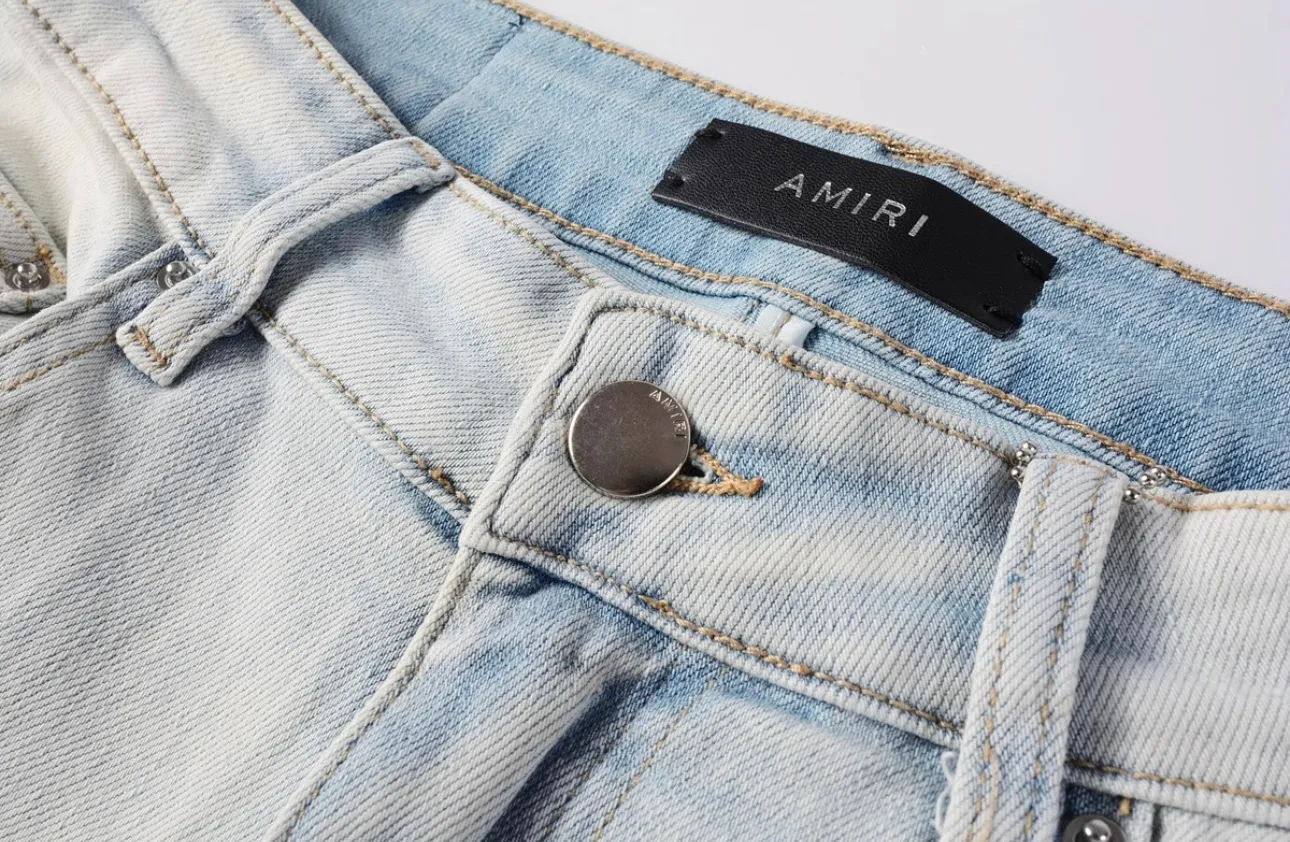 #M01 P168💰 AMIRI white ripped high street jeans with diamonds! The transliteration of amiri is Emil, which is the name of the founder. Mike Amiri, the founder of amiri, grew up in Los Angeles, USA. He was influenced by local street culture and Punk Rock since he was a child, so he founded the amiri brand named after himself. A variety of trendy clothing meets the needs of different fashion players. Amiri clothing has novel and unique styles and is a well-known street brand in the United States. The styles and styles of many clothes are loved by many street photographers. The various clothing styles meet the dressing needs of different people, show their unique temperament, and show the trend of dressing. amiri's jeans are relatively famous. Not only do they have many styles, but the quality of their denim jackets is also very good. Many celebrities have also worn the amiri brand's denim series. The fabric is made of 100% cotton denim! High temperature setting, heavy sand washing, never fade, full of fashion! All made to order! -The colorful embroidery on the chest is so tense and the embroidery is neat! Imported machine for work! quality assurance!  -The entire garment is made with fine workmanship. Each seam is pressed using a double-needle machine. This stitching is a test of the workers' skills. If it goes astray, the entire garment will be scrapped. The hardware is custom-made, with exclusive logos, and is a one-to-one replica of the original! Original trademark! The fit is loose and slimming! Color: Picture color Size: 30-32-34-36
