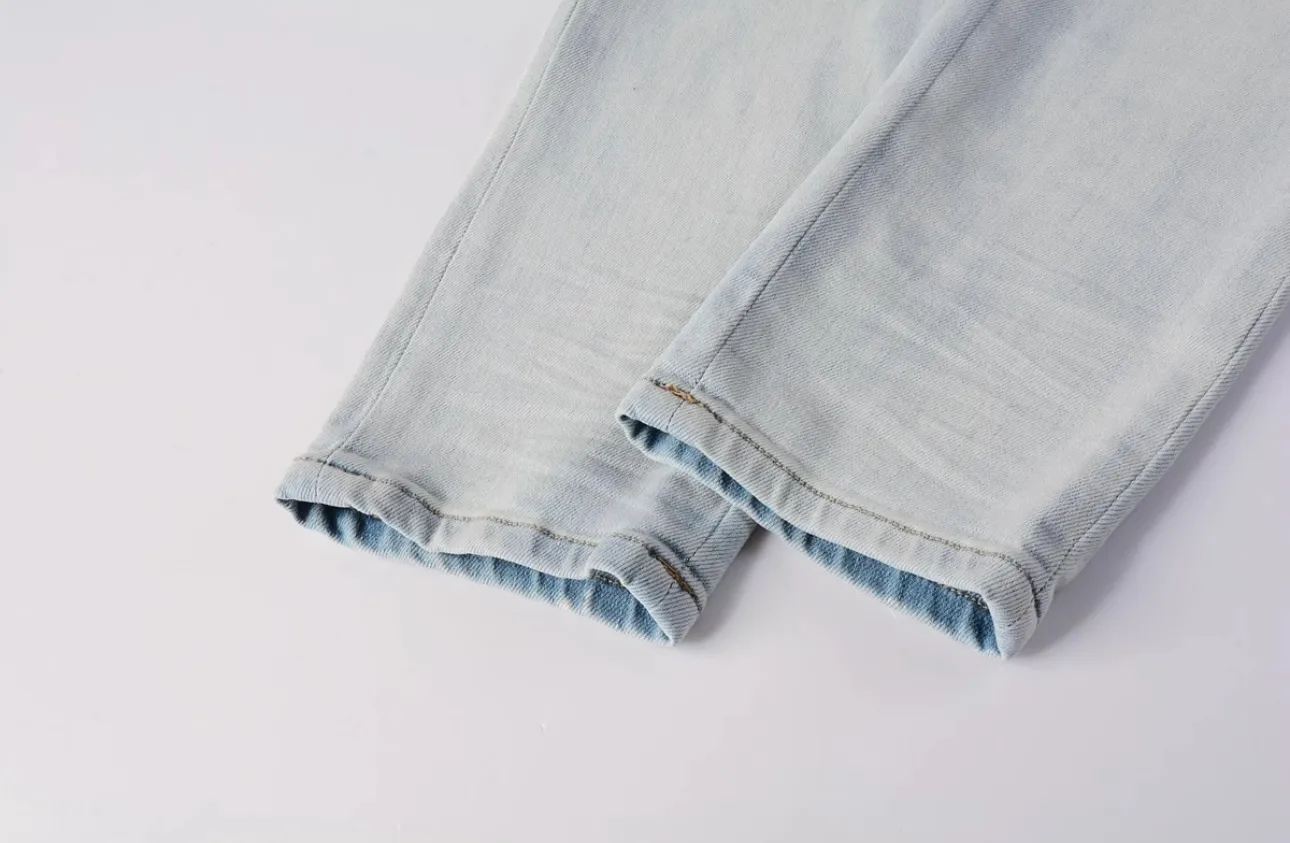 #M01 P168💰 AMIRI white ripped high street jeans with diamonds! The transliteration of amiri is Emil, which is the name of the founder. Mike Amiri, the founder of amiri, grew up in Los Angeles, USA. He was influenced by local street culture and Punk Rock since he was a child, so he founded the amiri brand named after himself. A variety of trendy clothing meets the needs of different fashion players. Amiri clothing has novel and unique styles and is a well-known street brand in the United States. The styles and styles of many clothes are loved by many street photographers. The various clothing styles meet the dressing needs of different people, show their unique temperament, and show the trend of dressing. amiri's jeans are relatively famous. Not only do they have many styles, but the quality of their denim jackets is also very good. Many celebrities have also worn the amiri brand's denim series. The fabric is made of 100% cotton denim! High temperature setting, heavy sand washing, never fade, full of fashion! All made to order! -The colorful embroidery on the chest is so tense and the embroidery is neat! Imported machine for work! quality assurance!  -The entire garment is made with fine workmanship. Each seam is pressed using a double-needle machine. This stitching is a test of the workers' skills. If it goes astray, the entire garment will be scrapped. The hardware is custom-made, with exclusive logos, and is a one-to-one replica of the original! Original trademark! The fit is loose and slimming! Color: Picture color Size: 30-32-34-36