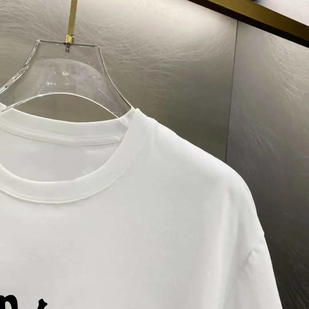 P140 AMIRI 2025 early spring new style debut counter latest short-sleeved round neck T-shirt, high-end custom design, avant-garde and fashionable! High-end customized high-count long-staple cotton fabric. Comfortable to wear. Exquisite counter-level stitching. Fine workmanship. The upper body effect is incomparably handsome! A must-have item for a stylish man! Size: S M L