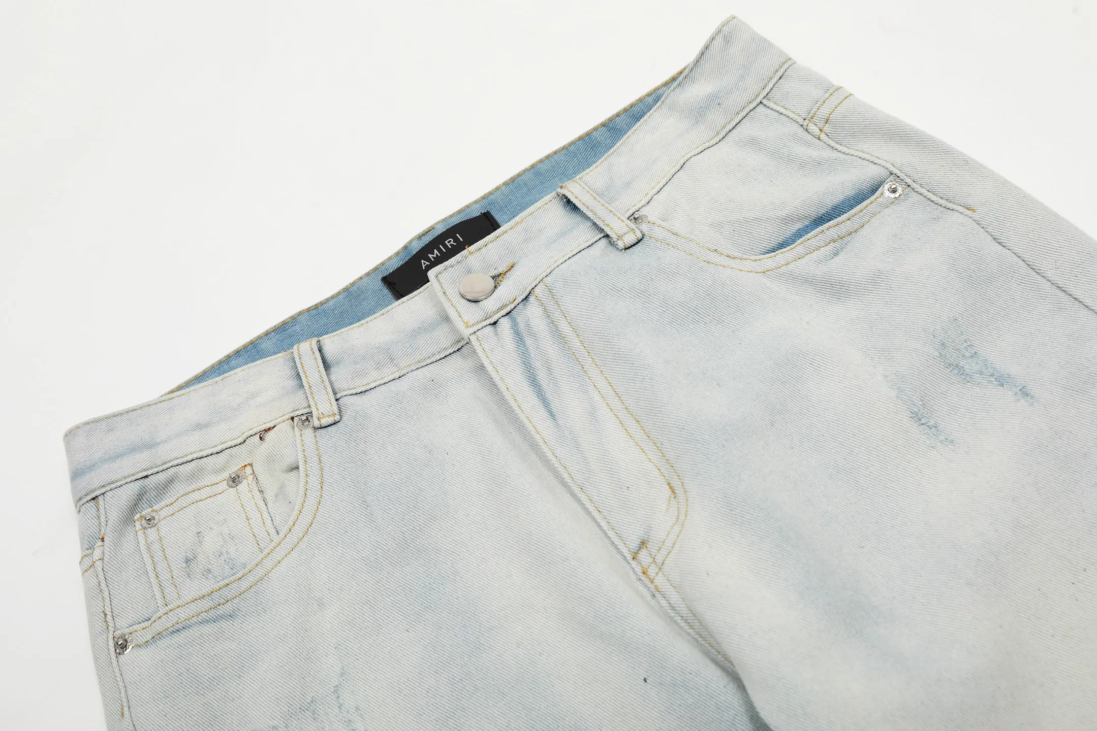 #M01 P168💰 AMIRI white ripped high street jeans with diamonds! The transliteration of amiri is Emil, which is the name of the founder. Mike Amiri, the founder of amiri, grew up in Los Angeles, USA. He was influenced by local street culture and Punk Rock since he was a child, so he founded the amiri brand named after himself. A variety of trendy clothing meets the needs of different fashion players. Amiri clothing has novel and unique styles and is a well-known street brand in the United States. The styles and styles of many clothes are loved by many street photographers. The various clothing styles meet the dressing needs of different people, show their unique temperament, and show the trend of dressing. amiri's jeans are relatively famous. Not only do they have many styles, but the quality of their denim jackets is also very good. Many celebrities have also worn the amiri brand's denim series. The fabric is made of 100% cotton denim! High temperature setting, heavy sand washing, never fade, full of fashion! All made to order! -The colorful embroidery on the chest is so tense and the embroidery is neat! Imported machine for work! quality assurance!  -The entire garment is made with fine workmanship. Each seam is pressed using a double-needle machine. This stitching is a test of the workers' skills. If it goes astray, the entire garment will be scrapped. The hardware is custom-made, with exclusive logos, and is a one-to-one replica of the original! Original trademark! The fit is loose and slimming! Color: Picture color Size: 30-32-34-36