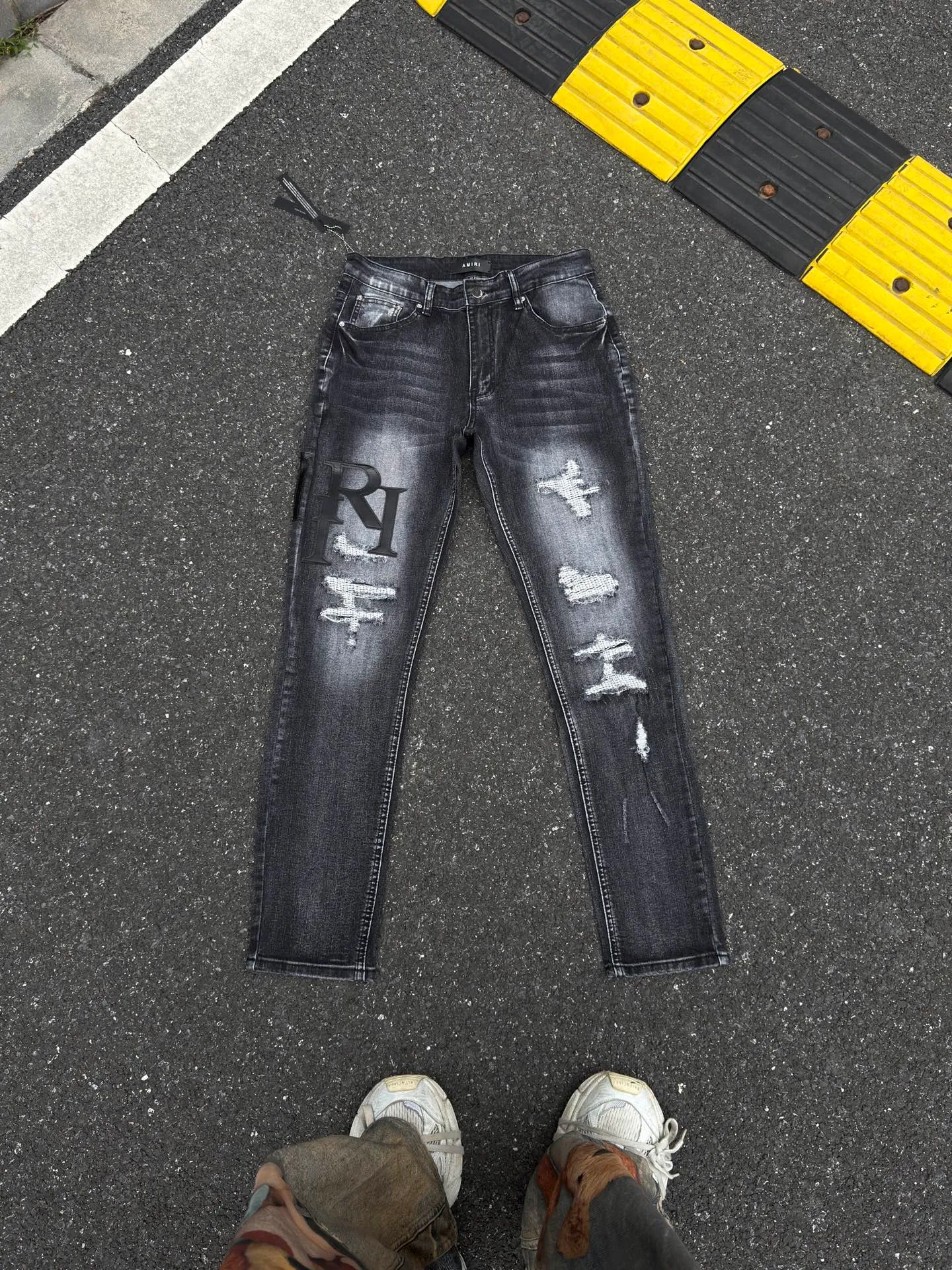 P240 💰AM03 AMIRI new jeans, washed ripped holes, whiskered leather denim trousers, same style for men and women Size: S-XL (28-34)