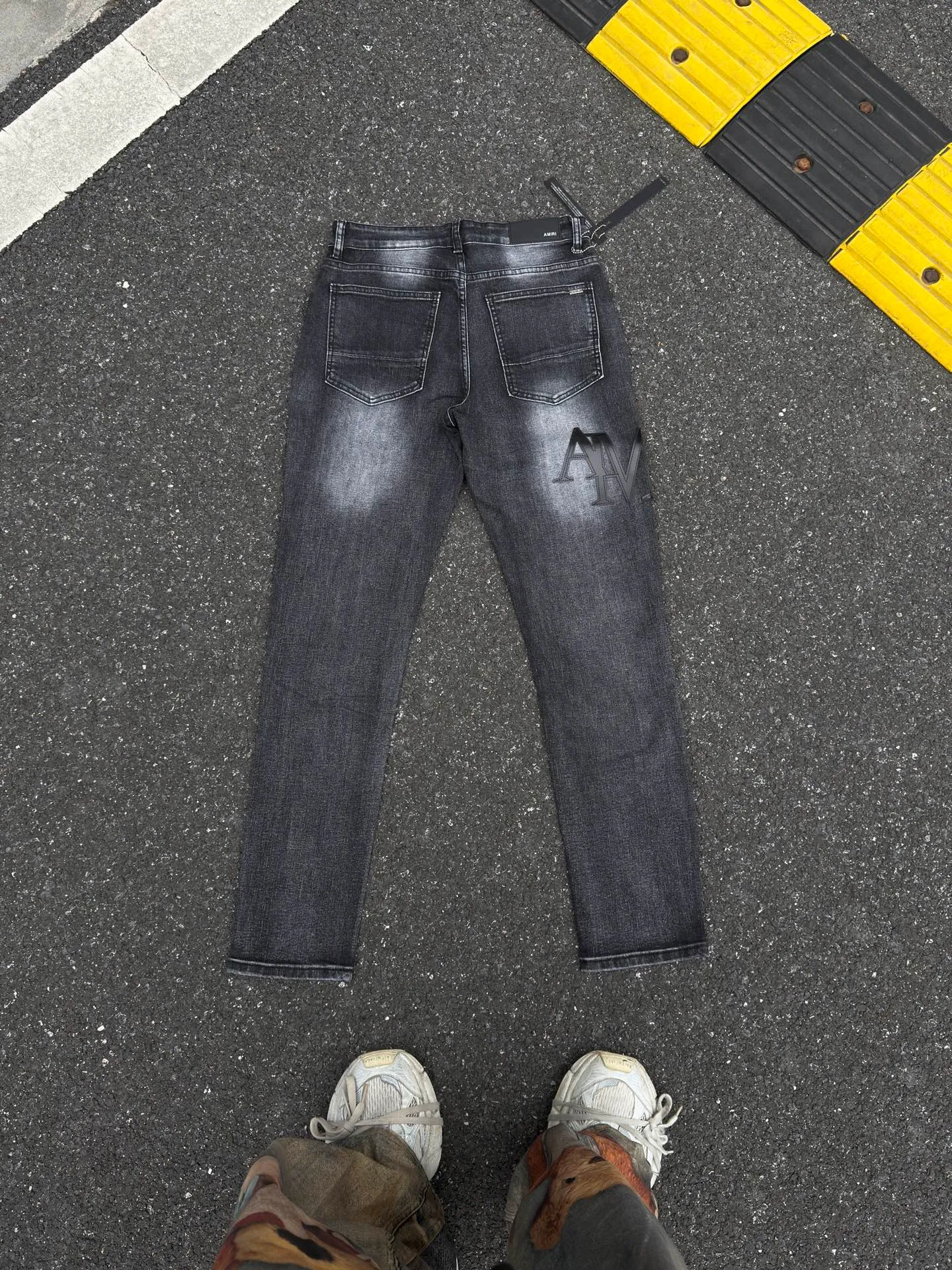 P240 💰AM03 AMIRI new jeans, washed ripped holes, whiskered leather denim trousers, same style for men and women Size: S-XL (28-34)