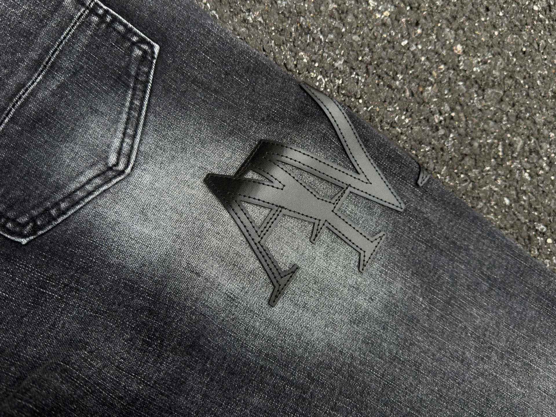 P240 💰AM03 AMIRI new jeans, washed ripped holes, whiskered leather denim trousers, same style for men and women Size: S-XL (28-34)