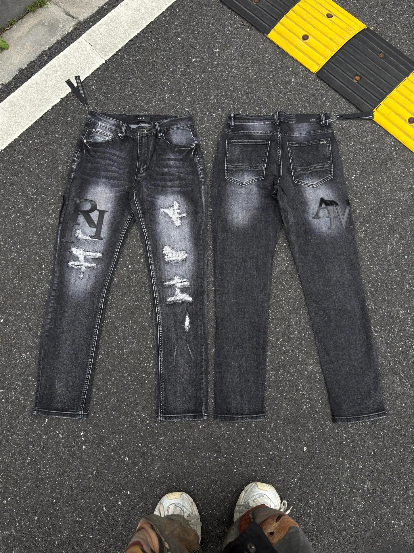 P240 💰AM03 AMIRI new jeans, washed ripped holes, whiskered leather denim trousers, same style for men and women Size: S-XL (28-34)