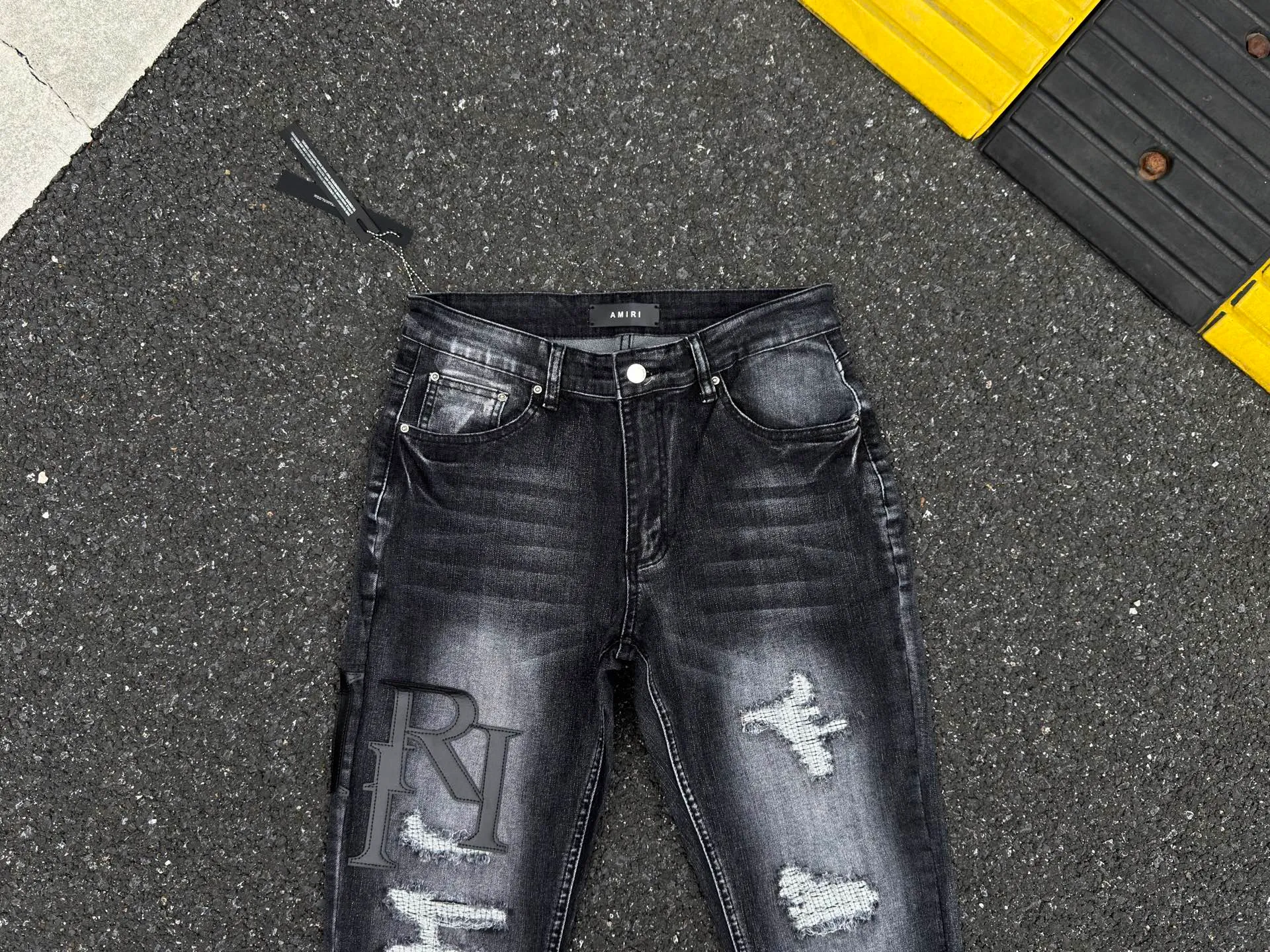 P240 💰AM03 AMIRI new jeans, washed ripped holes, whiskered leather denim trousers, same style for men and women Size: S-XL (28-34)