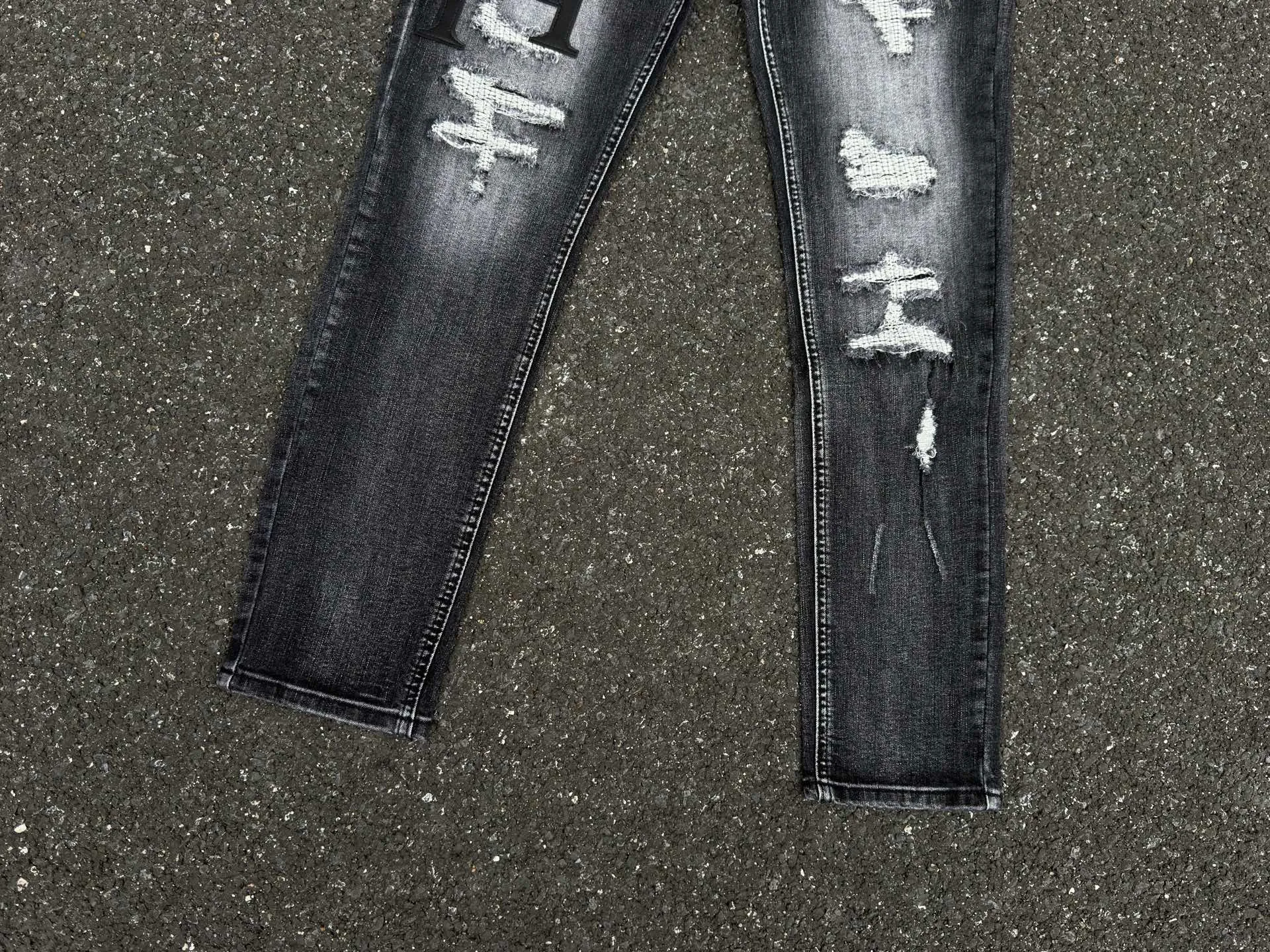 P240 💰AM03 AMIRI new jeans, washed ripped holes, whiskered leather denim trousers, same style for men and women Size: S-XL (28-34)