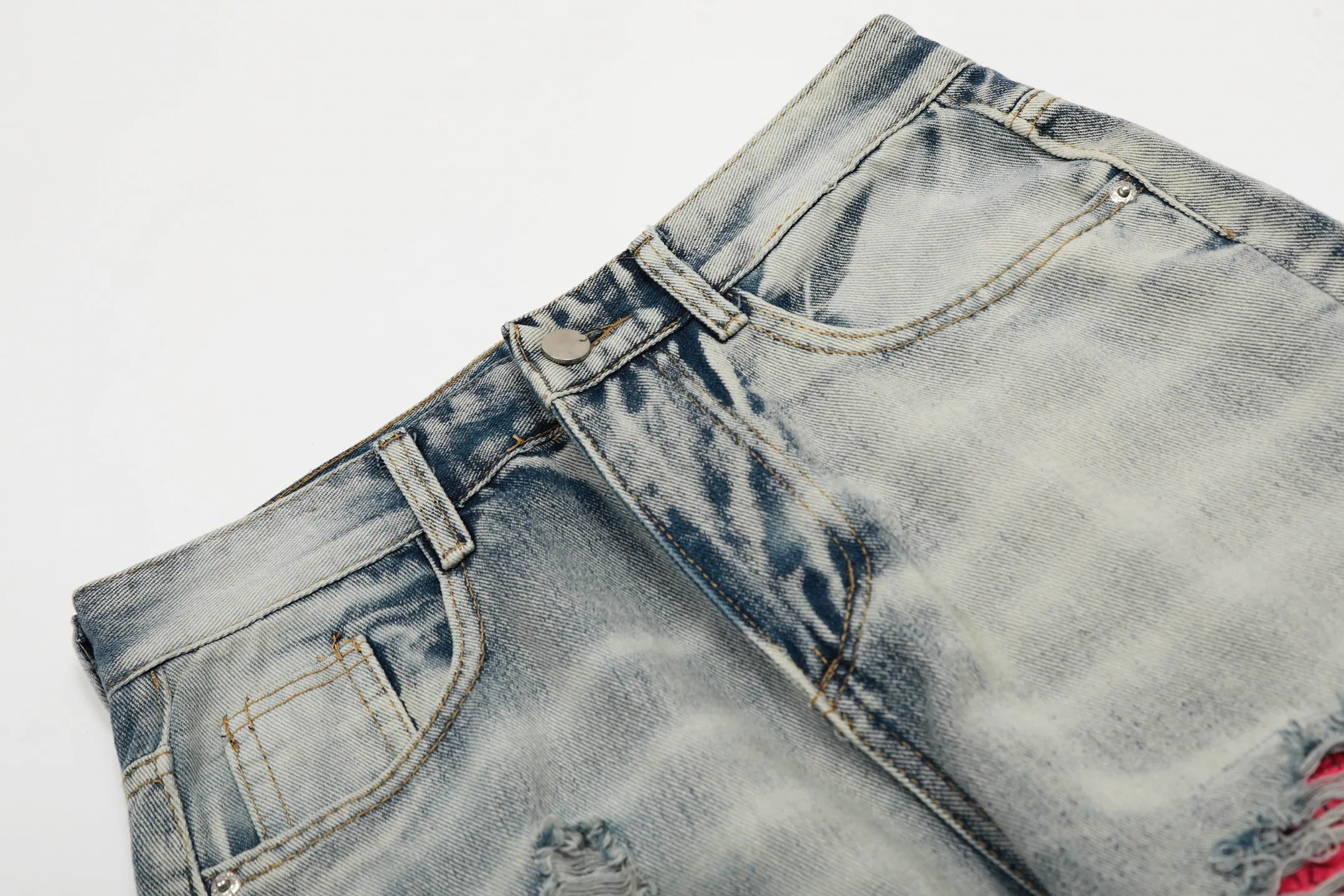 #M36 P168💰 Amiri classic embroidered ripped patch washed cobra slim fit jeans Produced by a major washed factory Full of high-end sense Partial destruction of the knees with leather patchwork design Already used as a facade design Leather waist nameplate The focus of this style is not on the washing, but on the shape and version of the destruction The secret lies in the craftsmanship of the master. The cost of post-processing, grinding, cutting, etc. is far beyond the cost of assembly line products. Color: Picture color Size: 30-32-34-36