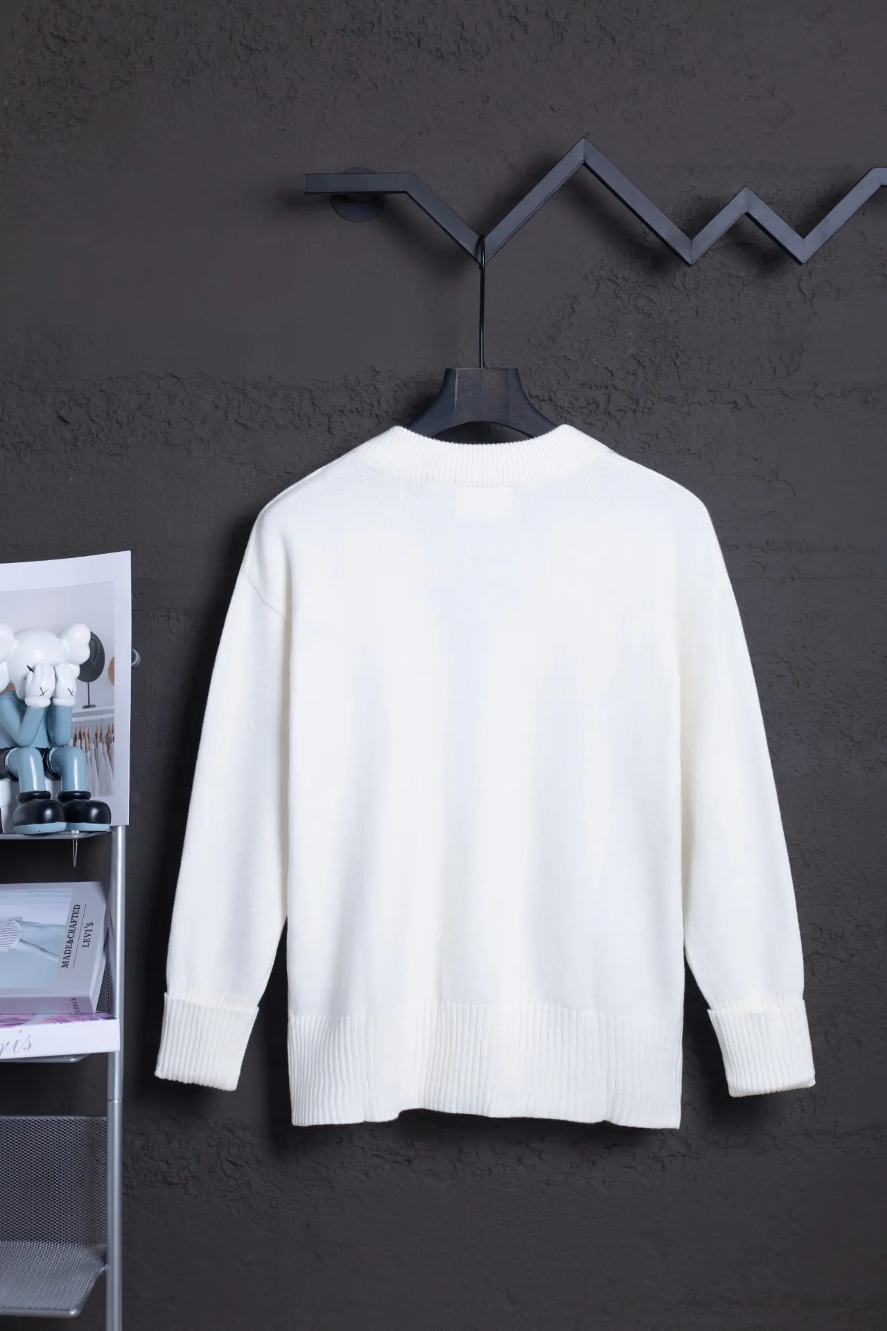 P186 Style No.: MQ802 AMI Classic Big Love Series Jacquard Cardigan Sweater Highest Version Supports Comparison Color: White Black Heart Size: S-XL