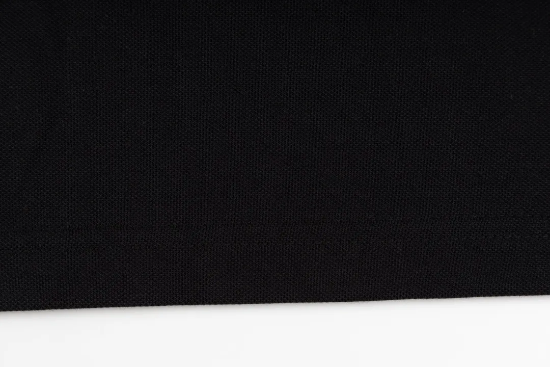 P180 AMIRI/Amiri, the American fashion brand's 2025 spring and summer Polo shirt, the same style is sold at the counter, customized fabrics, excellent texture, contrasting color splicing, ready-made clothes with stylish drapes, comfortable to wear and skin-friendly, heavy workmanship to create the original logo, complete three labels, excellent upper body effect, original purchase, a must-have for men's wardrobe. Color: Black Size: M-3XL