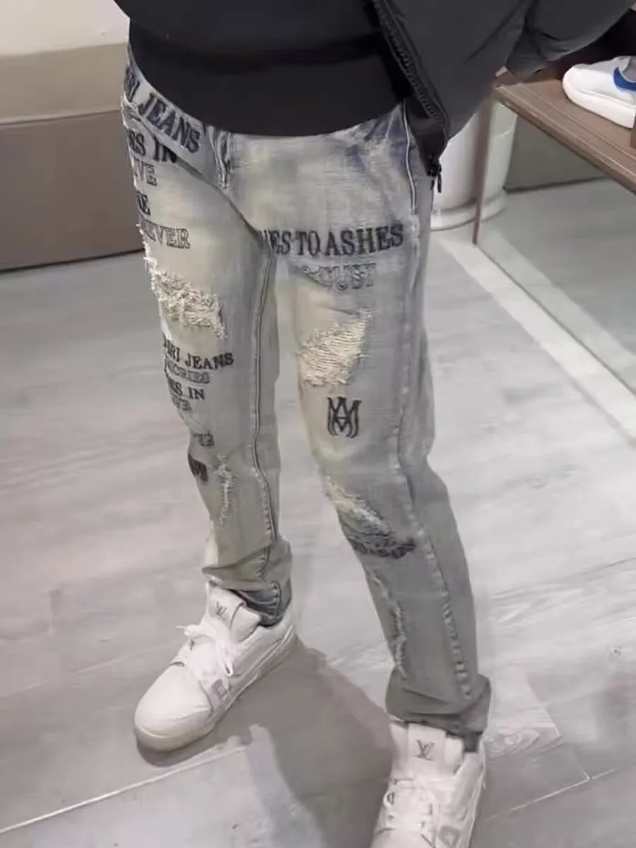 ￼#M04 P168💰 AMIRI splash-ink medal patch embroidered jeans trousers AMIRI high street basic ripped tight stretch jeans trousers Amiriamiri is transliterated as Emil, which is the name of the founder. Mike Amiri, the founder of amiri, grew up in Los Angeles, USA. He was influenced by the local street culture Rock since he was a child, so he founded the amiri brand named after himself. A variety of trendy clothing meets the needs of different trendy players. Amiri clothing has novel and unique styles and is a well-known street brand in the United States. Many of its styles and styles are loved by many street photographers. Various clothing styles meet the needs of different people, show their unique temperament, and show the trend of dressing. amiri's jeans are relatively famous. Not only do they have many styles, but the quality of the jeans is also very good. Many celebrities have also worn amiri brand jeans.  The jeans of the amiri brand break through the production process and cutting of the original jeans. The fabrics are relatively soft and comfortable, and are not as hard as some jeans, which can irritate the skin and cause the skin to bleed when worn. Los Angeles trendy brand Amiri's jeans are made with great detail from tailoring to texture, adding wrinkles, bullet holes, damage and other details to add to the trendiness of the jeans. You can choose the style that suits you according to your own needs. Only when you wear a suitable style can you have a certain sense of fashion.  In recent years, high street has become a word that appears more and more frequently in men's clothing. High street style has also become an important direction for everyone's matching. High street related items are basically inseparable from oversize or off-shoulder tops. The lower body is matched with trackpants or tight-fitting denim. In my opinion, the most representative one is perhaps annihilation. Color; picture color Size: 30-32-34-36