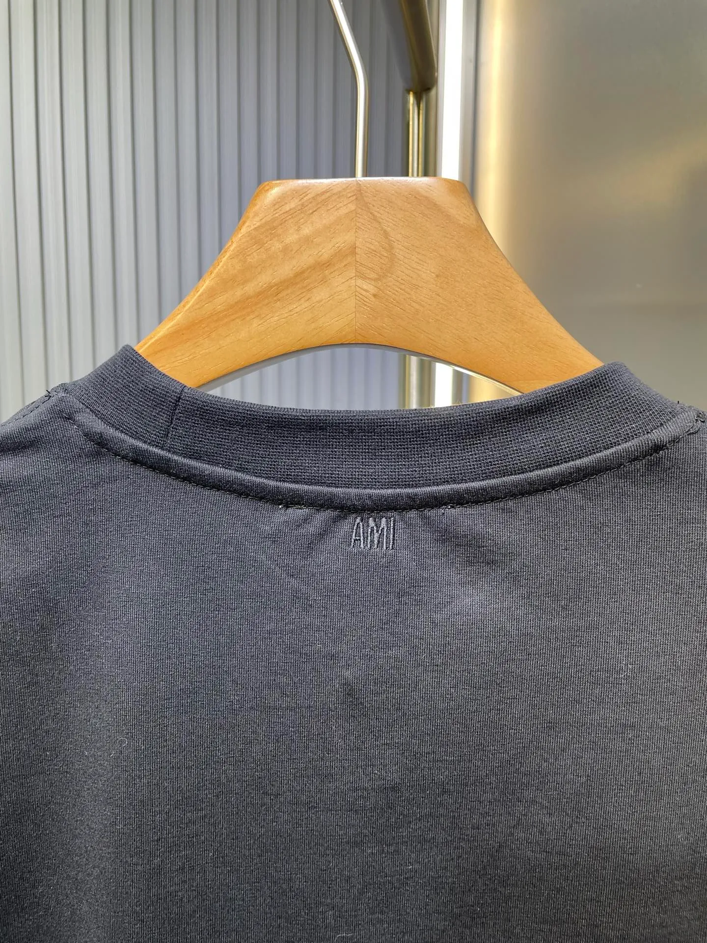 🅿️250 Ami Paris 🌟【Top replica】Love embossed short-sleeved custom-made brocade cotton. Soft and delicate, comfortable and close to the skin. Indulge in the depth of black. The homogeneous three-dimensional love heart jumps on the chest. It is embellished like a work of art. It complements the AMI embroidery on the back and adds brand recognition. It is the ultimate simplification of color and conveys the love and persistence of life. Process 1: High temperature three-dimensional embossing By accurately controlling temperature and pressure, the fiber chains will rearrange to form a three-dimensional concave and convex pattern, showing a unique three-dimensional love effect. Process 2: Using imported machine embroidery technology. Using advanced computer control systems and precision mechanical components to achieve Ami embroidery operations with high precision and smooth and delicate lines. Process 3: The fabrics are washed and have a better hand feel. Not easy to deform, not easy to shrink, not easy to fade, and maintain long-term beauty. Accessories: Customized 1:1 Ami trademark Fit: Loose fit Size: S M L XL