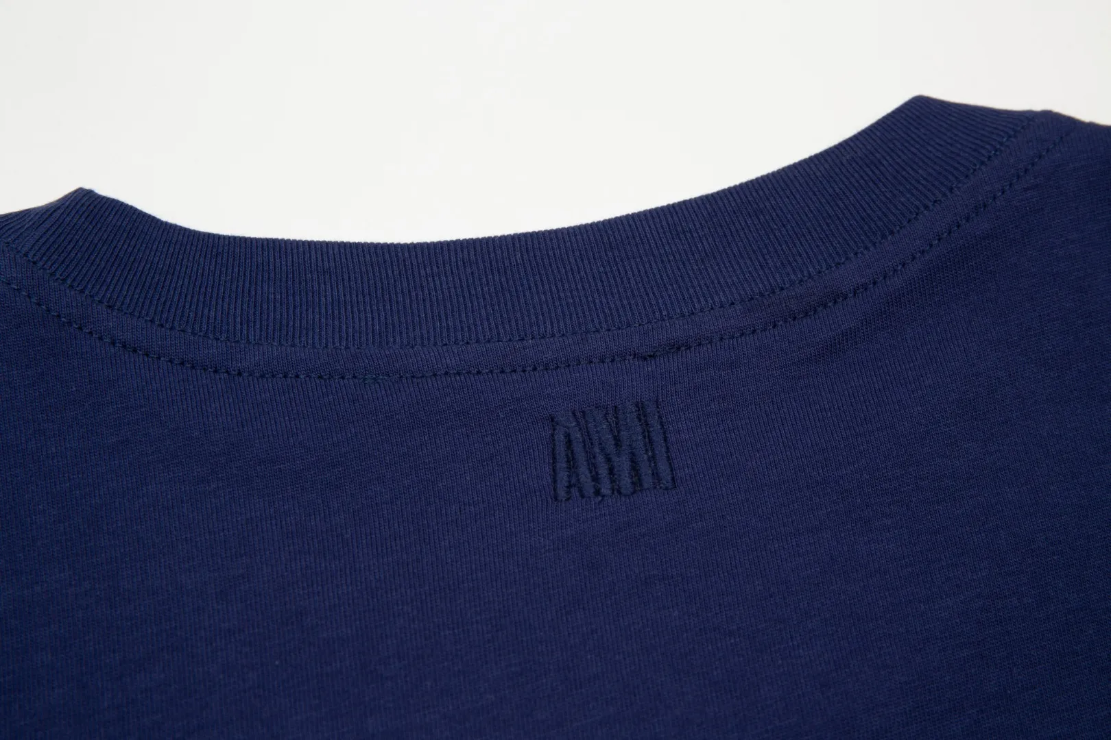 Ami Amy 2024ss autumn classic small embroidered love short sleeves ✅2024 newly upgraded two-end folded handmade main wheat Restore counter ✅240G Xinjiang long-staple cotton top double yarn Shrinkage controlled at 2% Export-grade solid color quality It is truly not easy to deform, shrink, and does not fade ✅The maximum size can be worn up to 230 pounds No pressure for exporting to Europe and the United States Size S-XL Color: 7 colors white black gray color blue Navy blue dark green brown