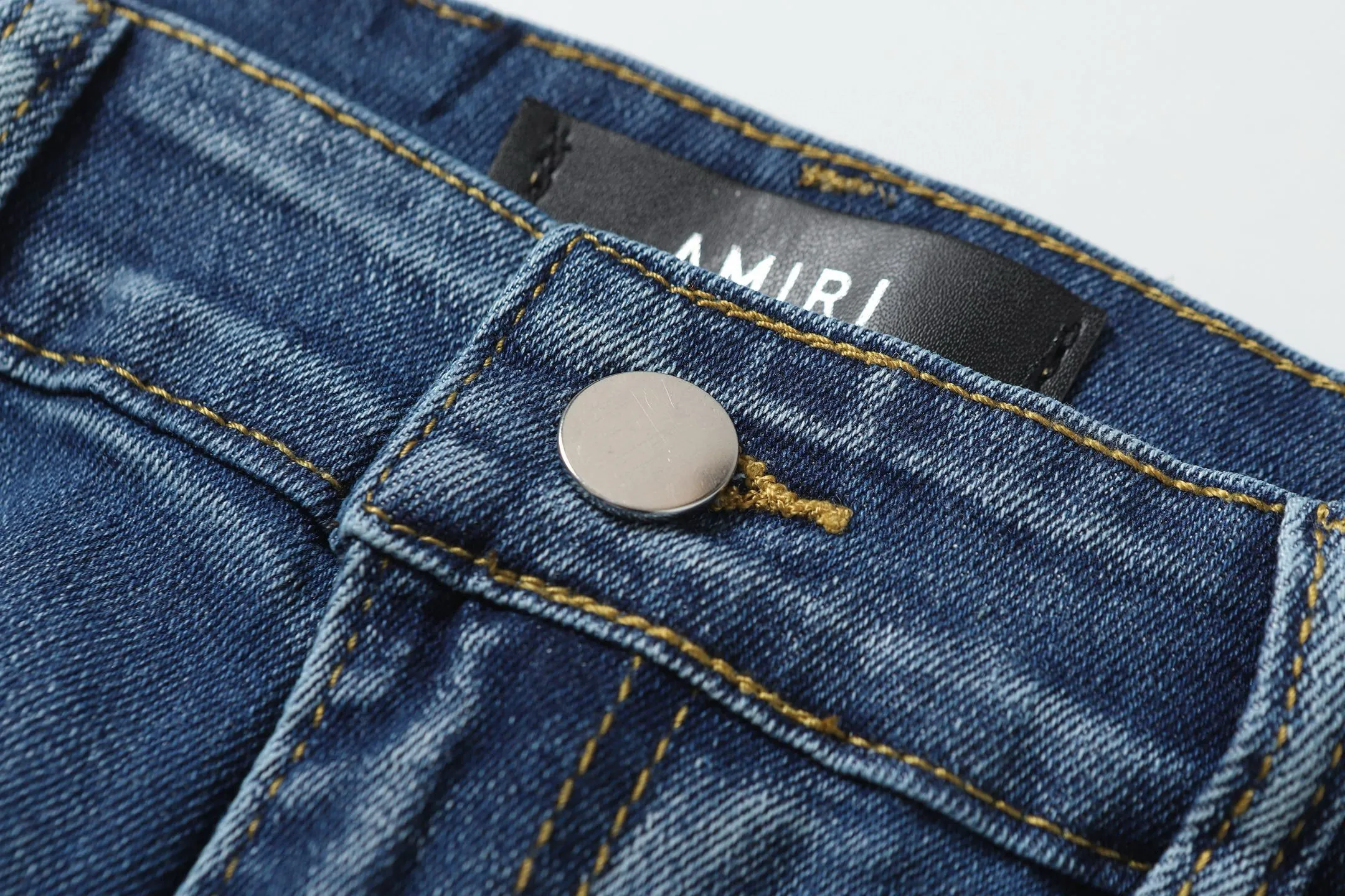 P270 AMIRI patch embroidery jeans trousers AMIRI high street basic ripped jeans trousers Color: Picture color Code number: 28-36