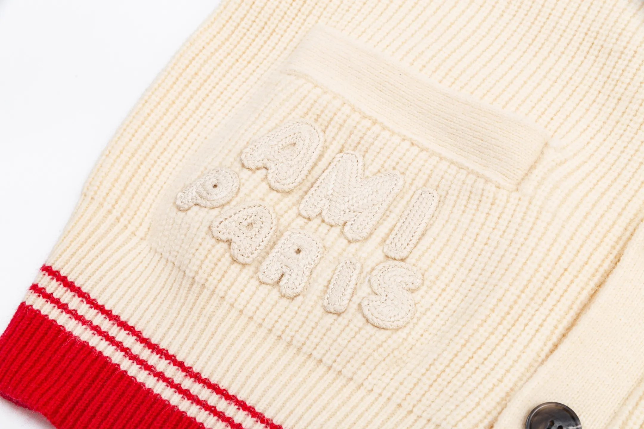 A8186# AMI Paris 2025 Autumn and Winter New Arrival Woven ADC Striped Cardigan Love Word Logo Sheep Knitted Sweater Jacket 800G High Weight Oversize Version Same Style for Men and Women Color: Baolan Apricot Code Number: S-XL