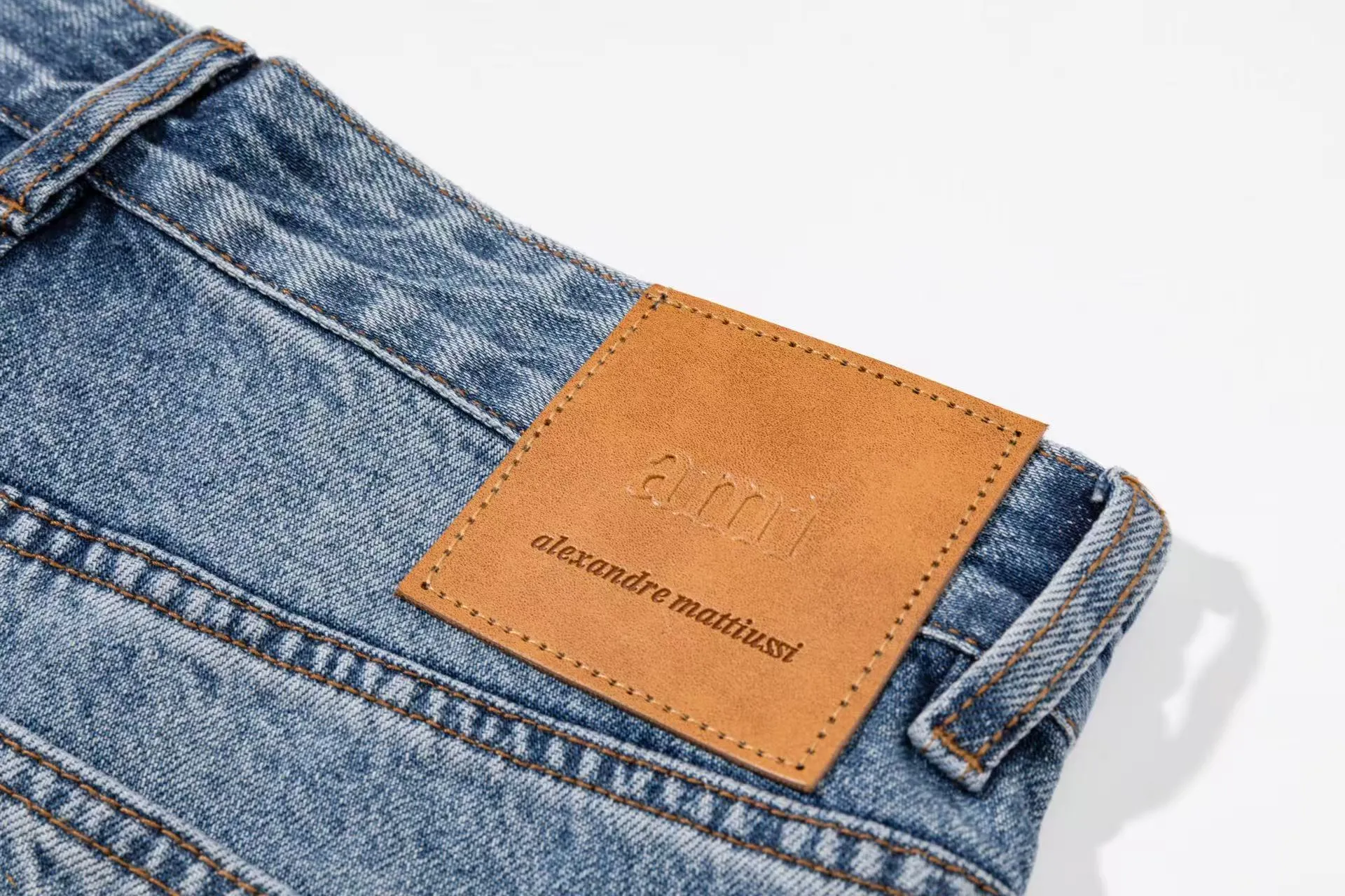 2289# AMI PARIS 25 new autumn and winter products [Same style as Zhou Yiran] Men's high-waisted wide-leg jeans, retro casual cotton denim straight trousers, buttons decorated with LOGO YP replica, can be worn by men and women, color: denim basket, code number: 29 30 32 34 36
