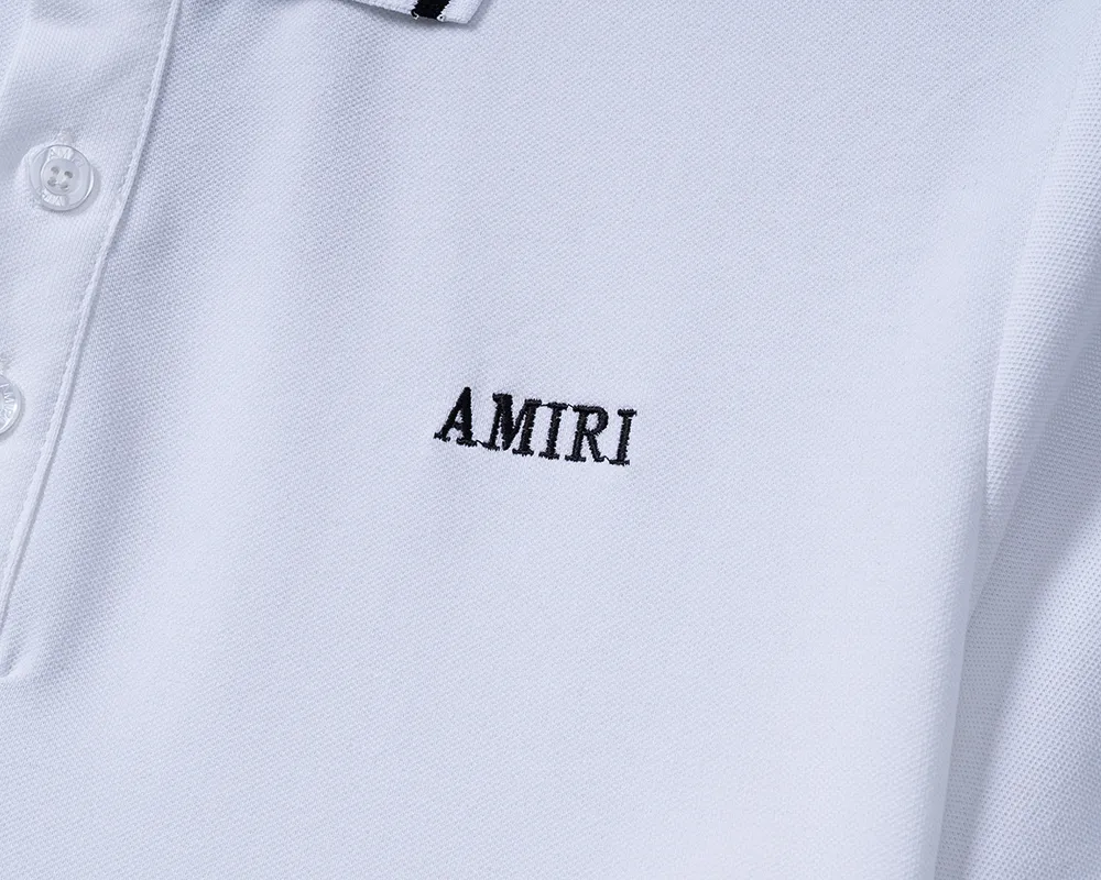 P150 Mili's 2026 spring and summer official website's new lapel T-shirt is made of mercerized pearl fabric and embroidered on the chest. It is handsome, the fabric is comfortable, the workmanship is rigorous, and the threads are neatly routed. Good upper body effect·size M-3XL white