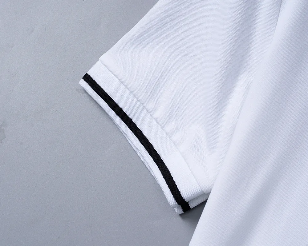 P150 Mili's 2026 spring and summer official website's new lapel T-shirt is made of mercerized pearl fabric and embroidered on the chest. It is handsome, the fabric is comfortable, the workmanship is rigorous, and the threads are neatly routed. Good upper body effect·size M-3XL white