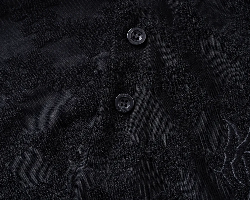 P150 Mili's 2026 spring and summer official website's new lapel T-shirt is made of towel jacquard fabric and embroidered on the chest. It is handsome, the fabric is comfortable, the workmanship is rigorous, and the stitching is neat. Good upper body effect·Size M-3XL black