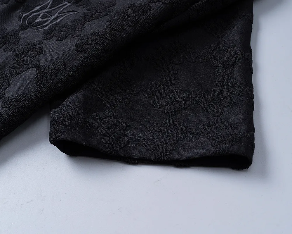 P150 Mili's 2026 spring and summer official website's new lapel T-shirt is made of towel jacquard fabric and embroidered on the chest. It is handsome, the fabric is comfortable, the workmanship is rigorous, and the stitching is neat. Good upper body effect·Size M-3XL black