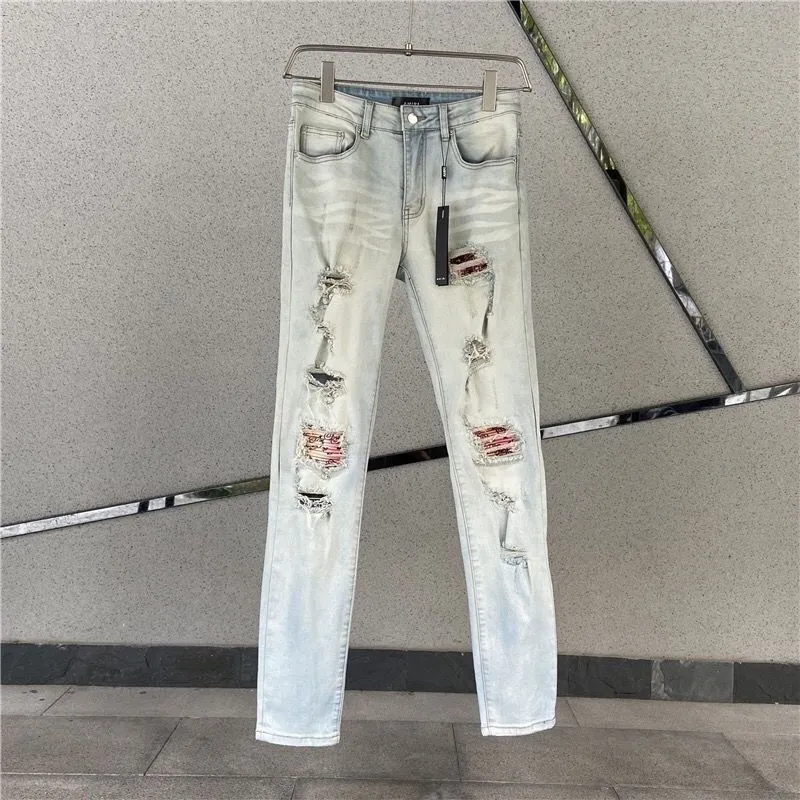 P180 Independent AMIRI ripped jeans trousers AMIRI high street basic ripped tight stretch jeans trousers Amiri hot diamond amiri is transliterated as Emil, which is the name of the founder. Mike Amiri, the founder of amiri, grew up in Los Angeles, USA. He was influenced by the local street culture Rock since childhood, so he founded the amiri brand named after himself. A variety of trendy clothing meets the needs of different fashion players. Amiri clothing has novel and unique styles and is a well-known street brand in the United States. The styles and styles of many clothes are loved by many street photographers. The various clothing styles meet the dressing needs of different people, show their unique temperament, and show the trend of dressing. amiri's jeans are relatively famous. Not only do they have many styles, but the quality of the jeans is also very good. Many celebrities have also worn amiri brand jeans.  The jeans of the amiri brand break through the production process and cutting of the original jeans. The fabrics are relatively soft and comfortable, and are not as hard as some jeans, which can irritate the skin and cause the skin to bleed when worn. Los Angeles trendy brand Amiri's jeans are made with great detail from tailoring to texture, adding wrinkles, bullet holes, damage and other details to add to the trendiness of the jeans. You can choose the style that suits you according to your own needs. Only when you wear a suitable style can you have a certain sense of fashion.  In recent years, high street has become an increasingly common word in men's clothing, and high street style has become an important direction for everyone's matching. High street-related items basically cannot avoid oversize or drop-shoulder tops. The lower body is matched with trackpants or tight-fitting jeans. The most representative one, in my opinion, may be the bust. Color: blue Size: m l xl xxl Pants length Waist Hips M 96 76 96 L 98 80 100 XL 100 84 104 XXL 104 88 108