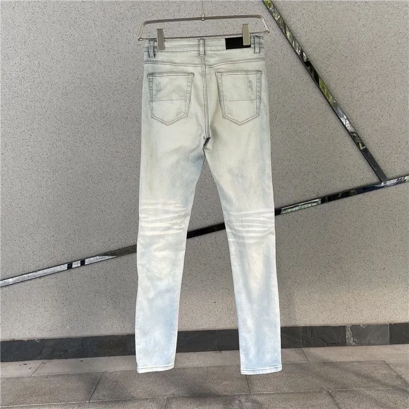 P180 Independent AMIRI ripped jeans trousers AMIRI high street basic ripped tight stretch jeans trousers Amiri hot diamond amiri is transliterated as Emil, which is the name of the founder. Mike Amiri, the founder of amiri, grew up in Los Angeles, USA. He was influenced by the local street culture Rock since childhood, so he founded the amiri brand named after himself. A variety of trendy clothing meets the needs of different fashion players. Amiri clothing has novel and unique styles and is a well-known street brand in the United States. The styles and styles of many clothes are loved by many street photographers. The various clothing styles meet the dressing needs of different people, show their unique temperament, and show the trend of dressing. amiri's jeans are relatively famous. Not only do they have many styles, but the quality of the jeans is also very good. Many celebrities have also worn amiri brand jeans.  The jeans of the amiri brand break through the production process and cutting of the original jeans. The fabrics are relatively soft and comfortable, and are not as hard as some jeans, which can irritate the skin and cause the skin to bleed when worn. Los Angeles trendy brand Amiri's jeans are made with great detail from tailoring to texture, adding wrinkles, bullet holes, damage and other details to add to the trendiness of the jeans. You can choose the style that suits you according to your own needs. Only when you wear a suitable style can you have a certain sense of fashion.  In recent years, high street has become an increasingly common word in men's clothing, and high street style has become an important direction for everyone's matching. High street-related items basically cannot avoid oversize or drop-shoulder tops. The lower body is matched with trackpants or tight-fitting jeans. The most representative one, in my opinion, may be the bust. Color: blue Size: m l xl xxl Pants length Waist Hips M 96 76 96 L 98 80 100 XL 100 84 104 XXL 104 88 108