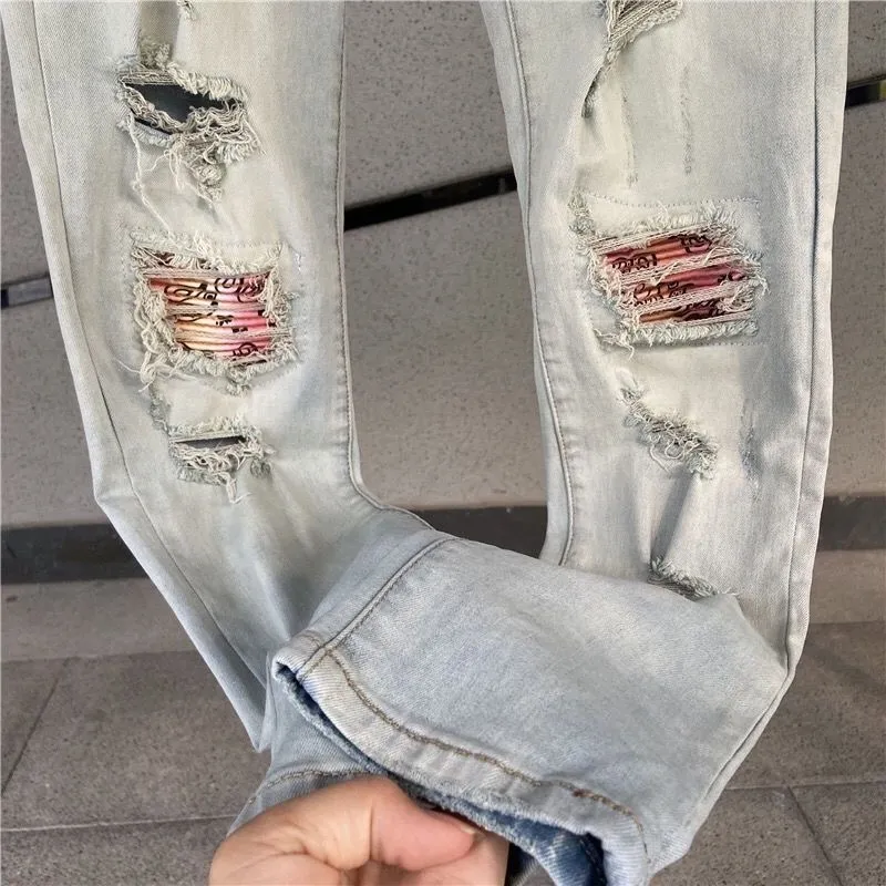 P180 Independent AMIRI ripped jeans trousers AMIRI high street basic ripped tight stretch jeans trousers Amiri hot diamond amiri is transliterated as Emil, which is the name of the founder. Mike Amiri, the founder of amiri, grew up in Los Angeles, USA. He was influenced by the local street culture Rock since childhood, so he founded the amiri brand named after himself. A variety of trendy clothing meets the needs of different fashion players. Amiri clothing has novel and unique styles and is a well-known street brand in the United States. The styles and styles of many clothes are loved by many street photographers. The various clothing styles meet the dressing needs of different people, show their unique temperament, and show the trend of dressing. amiri's jeans are relatively famous. Not only do they have many styles, but the quality of the jeans is also very good. Many celebrities have also worn amiri brand jeans.  The jeans of the amiri brand break through the production process and cutting of the original jeans. The fabrics are relatively soft and comfortable, and are not as hard as some jeans, which can irritate the skin and cause the skin to bleed when worn. Los Angeles trendy brand Amiri's jeans are made with great detail from tailoring to texture, adding wrinkles, bullet holes, damage and other details to add to the trendiness of the jeans. You can choose the style that suits you according to your own needs. Only when you wear a suitable style can you have a certain sense of fashion.  In recent years, high street has become an increasingly common word in men's clothing, and high street style has become an important direction for everyone's matching. High street-related items basically cannot avoid oversize or drop-shoulder tops. The lower body is matched with trackpants or tight-fitting jeans. The most representative one, in my opinion, may be the bust. Color: blue Size: m l xl xxl Pants length Waist Hips M 96 76 96 L 98 80 100 XL 100 84 104 XXL 104 88 108
