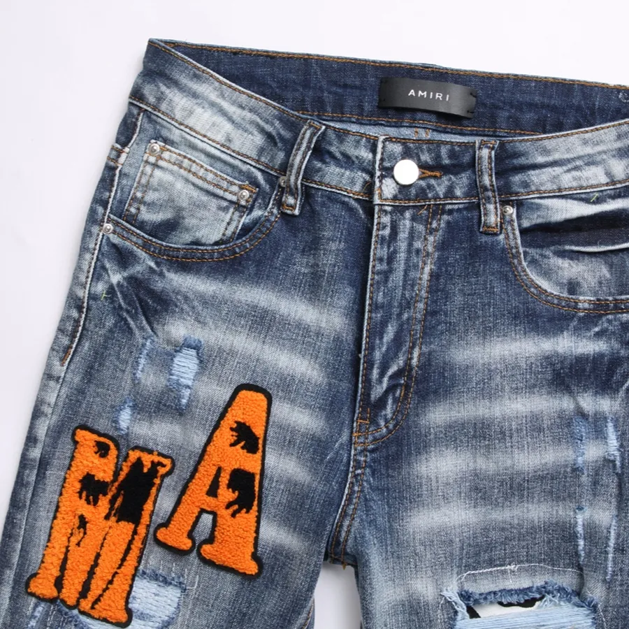 P168 💰 AMIRI patch embroidery jeans trousers AMIRI high street basic ripped tight elastic jeans trousers amiri brand jeans break the production process and cutting of the original jeans, the fabrics are softer and more comfortable Hand-sewn collar label Customized logo buttons Genuine leather tag Color: Picture color Size: 30-32-34-36