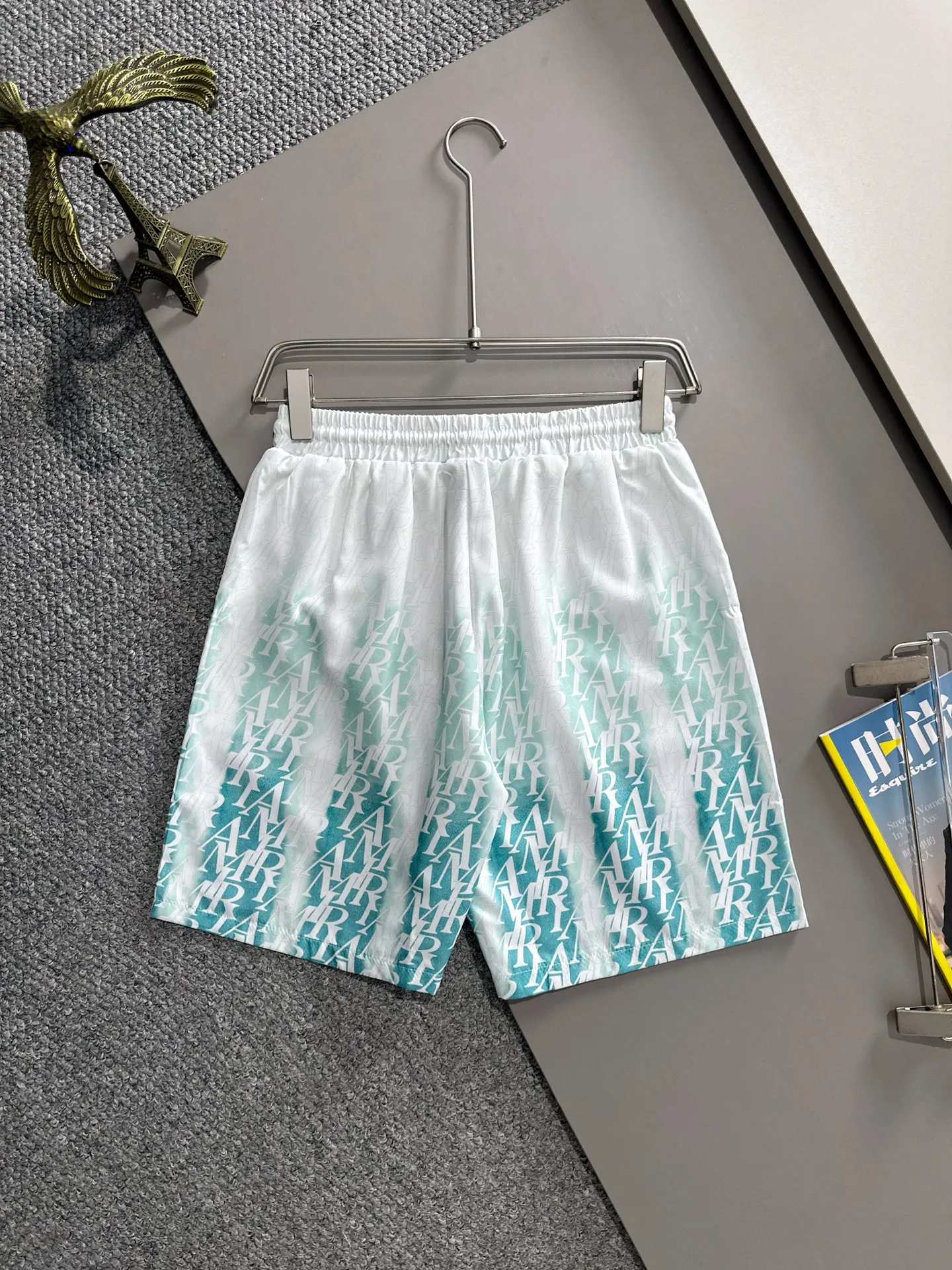 P360 AMIRI2025 summer classic LOGO design all-over printing suit, light and thin cotton full-body digital printing, made of high-quality polyester fiber fabric, breathable mesh lining is added to the pants, carefully created standard version, can be matched separately with clothes, versatile style for leisure time! The classic logo on the whole body is very eye-catching, showing a sense of luxury and style, becoming a classic and mainstream style that never goes out of style and is elegant! Extremely handsome, classic and heroic. Same style for men and women. Size: M-3XL (please note your height and weight when placing an order)