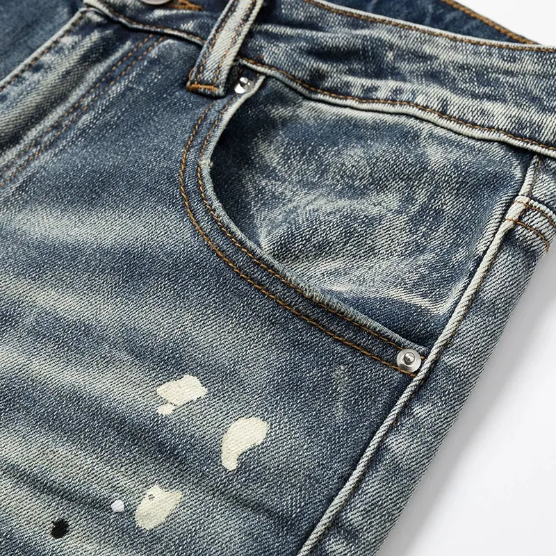 #N26 P246💰 (Top version) AMIRI hot high street jeans slim fit stretch washed knife cut trousers for men AMIRI amiri is transliterated as Emil, which is the name of the founder. Mike Amiri, the founder of amiri, grew up in Los Angeles, USA. He was influenced by local street culture and Punk Rock since he was a child, so he founded the amiri brand named after himself. A variety of trendy clothing meets the needs of different trendy players. Amiri clothing has novel and unique styles and is a well-known street brand in the United States. The styles and styles of many clothes are loved by many street photographers. The various clothing styles meet the dressing needs of different people, show their unique temperament, and show the trend of dressing. amiri's jeans are relatively famous. Not only do they have many styles, but the quality of the jeans is also very good. Many celebrities have also worn amiri brand jeans. Color: Picture color Size: 28, 30, 32, 34, 36 28 30 32 34 36 Waist 71 76 81 86 91 Qianlang 26.5 27.5 28.5 29.5 30.5 Hou Lang 37 38 39 40 41 Foot 14 14.8 15.6 16.4 17.2 Foreign Minister 100 102 104 106 107