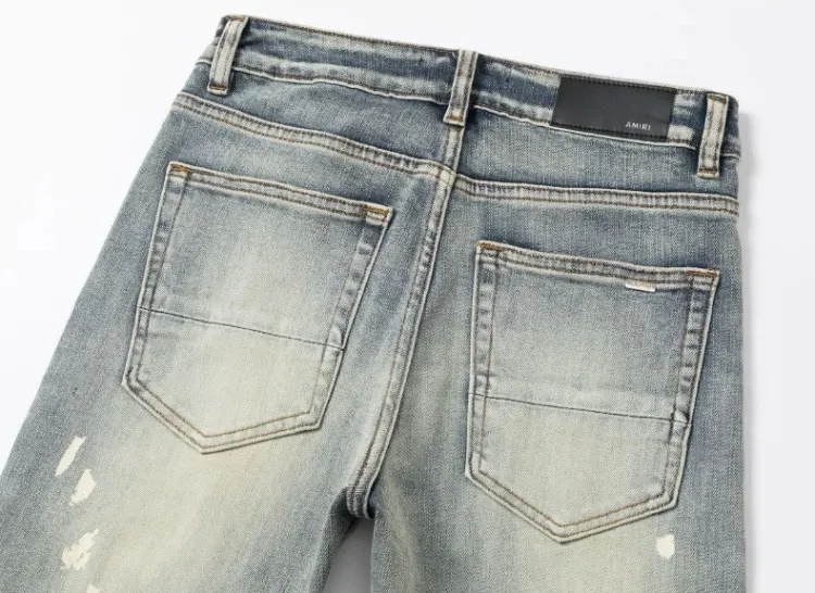 #N26 P246💰 (Top version) AMIRI hot high street jeans slim fit stretch washed knife cut trousers for men AMIRI amiri is transliterated as Emil, which is the name of the founder. Mike Amiri, the founder of amiri, grew up in Los Angeles, USA. He was influenced by local street culture and Punk Rock since he was a child, so he founded the amiri brand named after himself. A variety of trendy clothing meets the needs of different trendy players. Amiri clothing has novel and unique styles and is a well-known street brand in the United States. The styles and styles of many clothes are loved by many street photographers. The various clothing styles meet the dressing needs of different people, show their unique temperament, and show the trend of dressing. amiri's jeans are relatively famous. Not only do they have many styles, but the quality of the jeans is also very good. Many celebrities have also worn amiri brand jeans. Color: Picture color Size: 28, 30, 32, 34, 36 28 30 32 34 36 Waist 71 76 81 86 91 Qianlang 26.5 27.5 28.5 29.5 30.5 Hou Lang 37 38 39 40 41 Foot 14 14.8 15.6 16.4 17.2 Foreign Minister 100 102 104 106 107