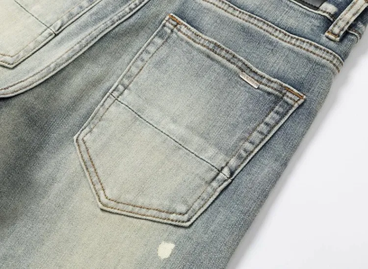 #N26 P246💰 (Top version) AMIRI hot high street jeans slim fit stretch washed knife cut trousers for men AMIRI amiri is transliterated as Emil, which is the name of the founder. Mike Amiri, the founder of amiri, grew up in Los Angeles, USA. He was influenced by local street culture and Punk Rock since he was a child, so he founded the amiri brand named after himself. A variety of trendy clothing meets the needs of different trendy players. Amiri clothing has novel and unique styles and is a well-known street brand in the United States. The styles and styles of many clothes are loved by many street photographers. The various clothing styles meet the dressing needs of different people, show their unique temperament, and show the trend of dressing. amiri's jeans are relatively famous. Not only do they have many styles, but the quality of the jeans is also very good. Many celebrities have also worn amiri brand jeans. Color: Picture color Size: 28, 30, 32, 34, 36 28 30 32 34 36 Waist 71 76 81 86 91 Qianlang 26.5 27.5 28.5 29.5 30.5 Hou Lang 37 38 39 40 41 Foot 14 14.8 15.6 16.4 17.2 Foreign Minister 100 102 104 106 107