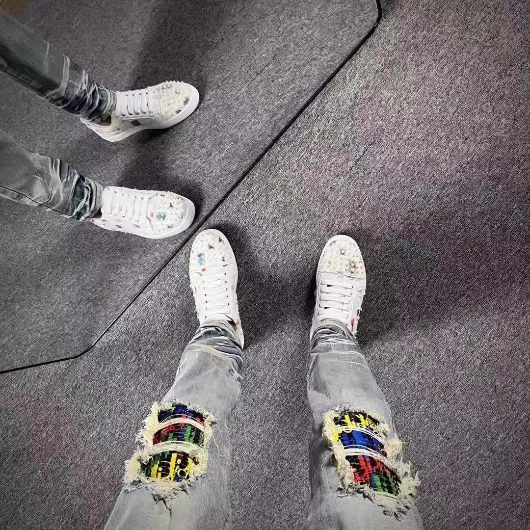 #M77 P168💰 AMIRI patch embroidery jeans trousers AMIRI high street basic ripped tight elastic jeans trousers amiri brand jeans break the production process and cutting of the original jeans, the fabrics are softer and more comfortable Hand-sewn collar label Customized logo buttons Genuine leather tag Color: Picture color Size: 30-32-34-36