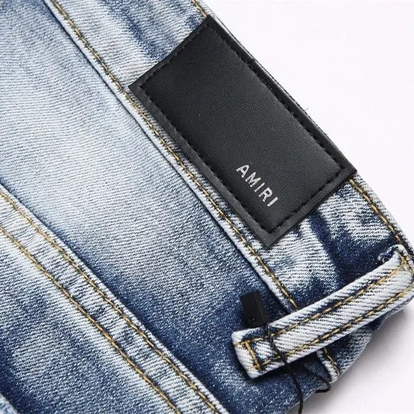 #M77 P168💰 AMIRI patch embroidery jeans trousers AMIRI high street basic ripped tight elastic jeans trousers amiri brand jeans break the production process and cutting of the original jeans, the fabrics are softer and more comfortable Hand-sewn collar label Customized logo buttons Genuine leather tag Color: Picture color Size: 30-32-34-36