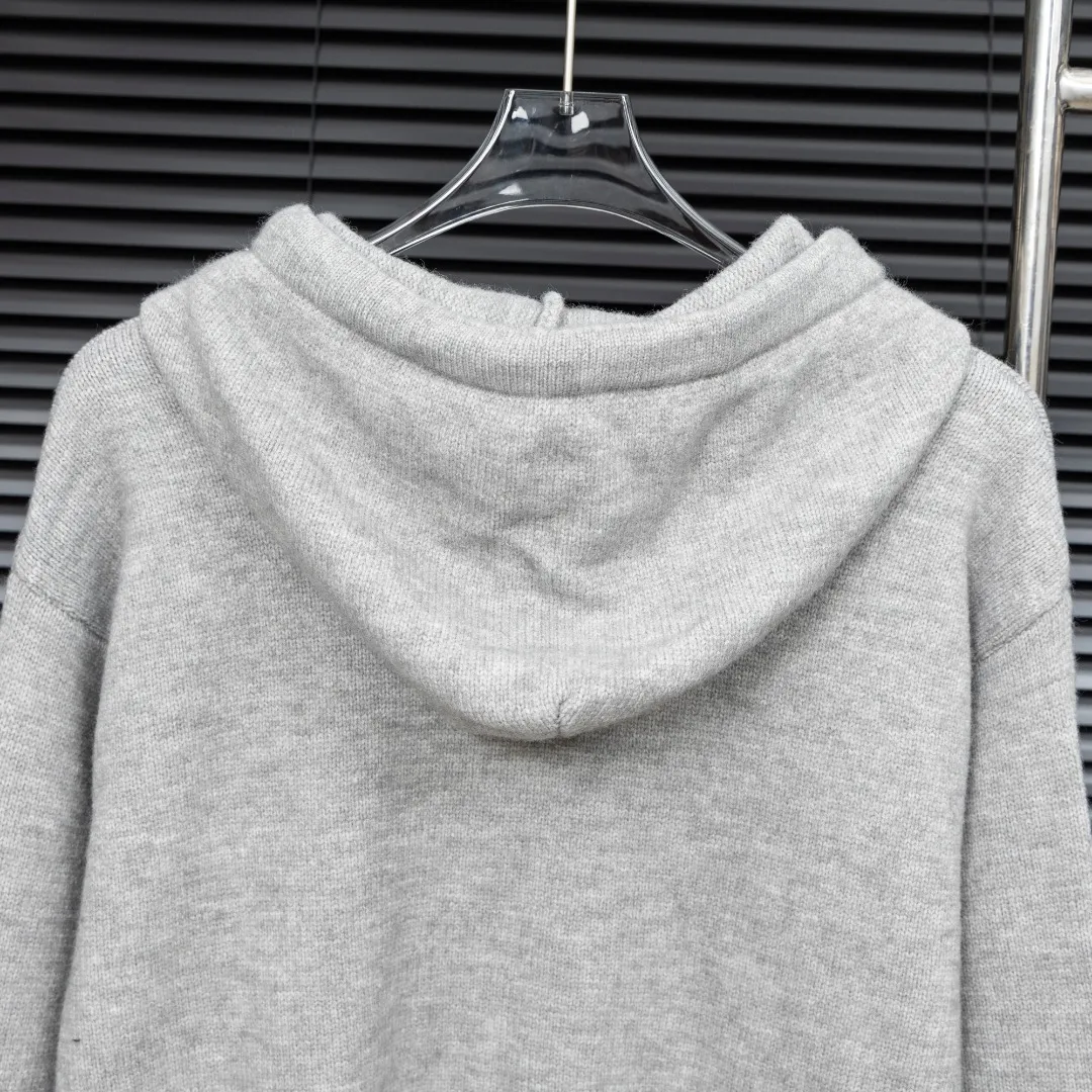 P360 Style: AMIRI Emile bone splicing hooded long-sleeved sweater Size: S-XXL Fabric: Wool blend Accessories: Full set of customized original accessories No gender distinction, same style for men and women