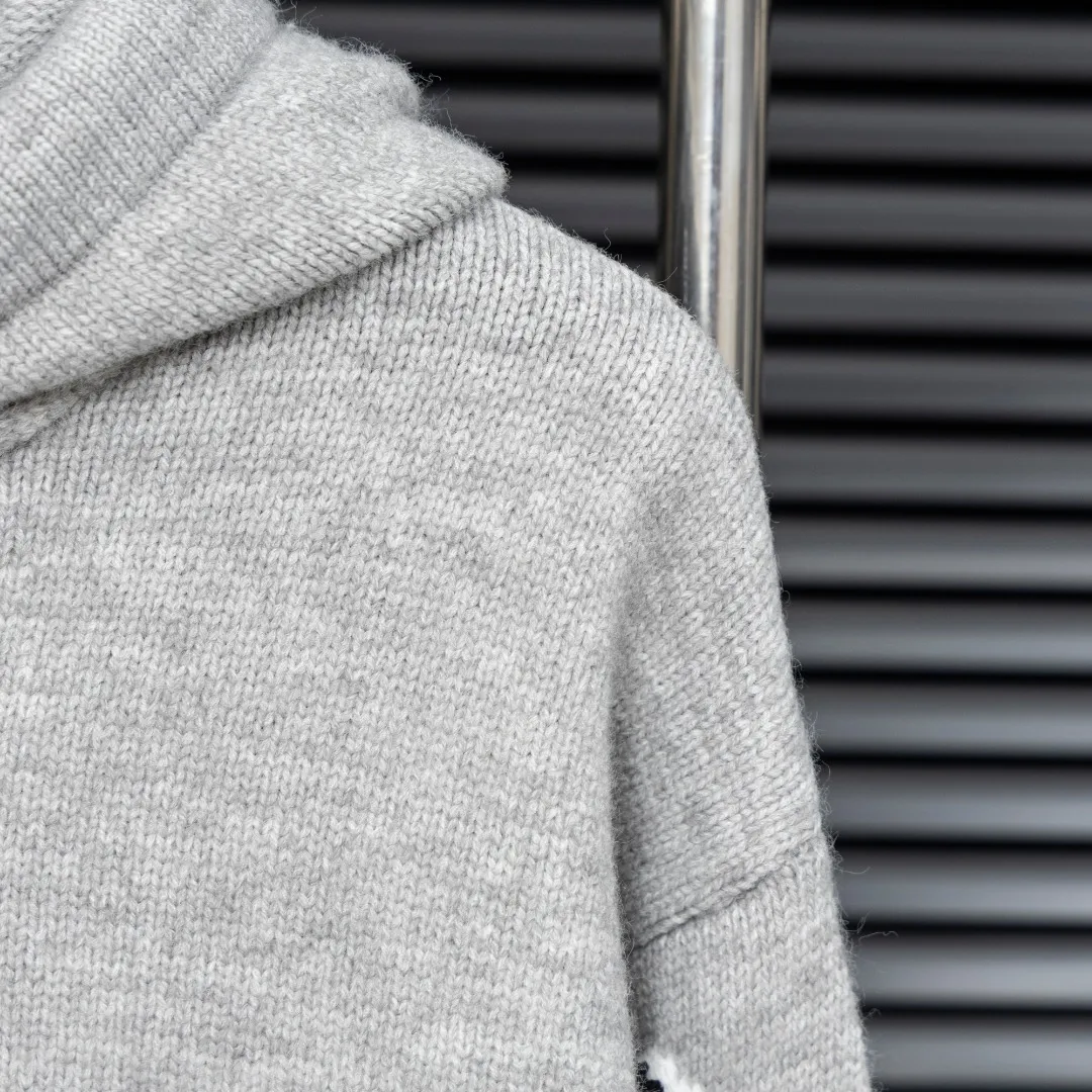 P360 Style: AMIRI Emile bone splicing hooded long-sleeved sweater Size: S-XXL Fabric: Wool blend Accessories: Full set of customized original accessories No gender distinction, same style for men and women