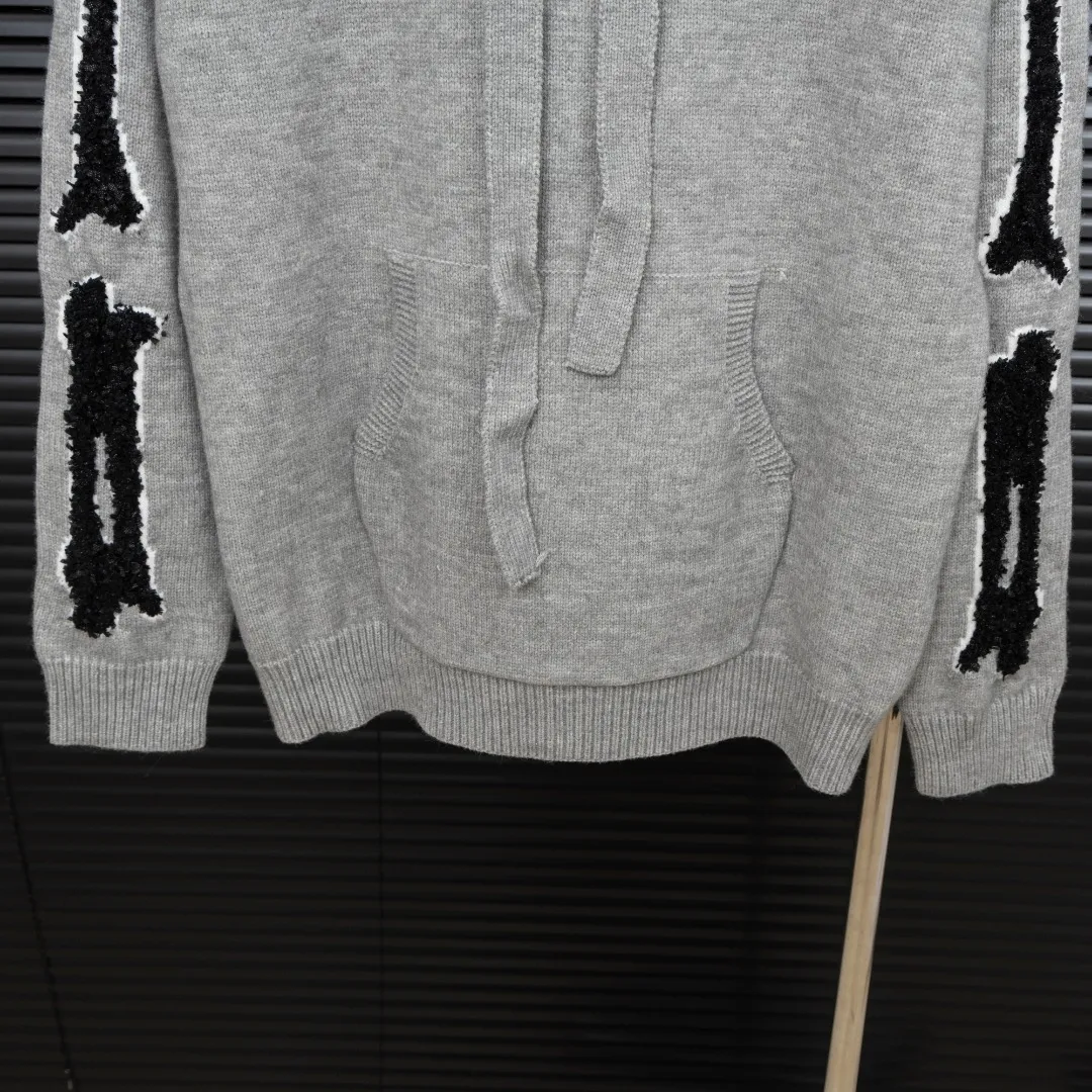 P360 Style: AMIRI Emile bone splicing hooded long-sleeved sweater Size: S-XXL Fabric: Wool blend Accessories: Full set of customized original accessories No gender distinction, same style for men and women