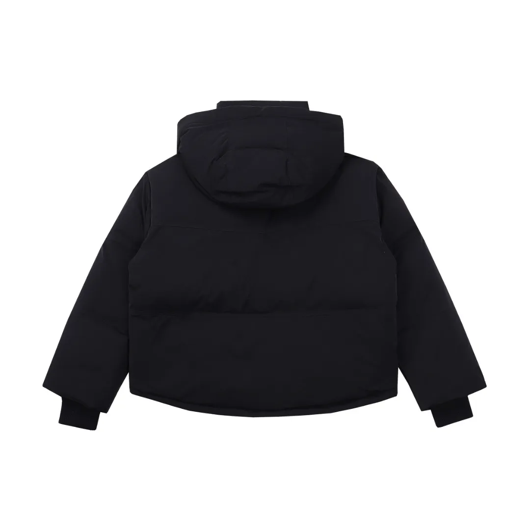 🅿️1160 style number~~F280 purchasing version AMIPARIS Ami de coeur winter limited capsule bread down jacket for men and women. Design concept: Ami limited down jacket from France lasted for half a year. The authentic product was purchased overseas in mid-May. From the fabric, LOGO, and even as small as a pocket or a button, every detail of this one is attractive enough and can become the highlight of your body. In addition to the refreshing and refined clothing style, this style has all original molds from fabrics to metal accessories to velvet. AMI conveys a relaxed and casual concept, giving people a feeling of comfort and casualness. Fabric + Features: ✅Unique double-layer lightweight bonded polyester military fabric, which is also AMI's unique patented technology, is a multi-functional fabric. ✅The lining is made of fine and dense renewable microfibers, which is light, soft and delicate. ✅Made using kp-ls fully automatic mechanical special woven fabric machine, it has windproof and waterproof, highly breathable and warm, elastic and wear-resistant properties that cannot be achieved by ordinary fabrics. ✅ Made of original national standard 90% white duck down. 800 fill power, the whole garment weighs 3 pounds, the average down filling is 450g, the top ultra-thick version on the Internet ✅ The zipper is made of YKK white copper zipper, which is the same as the original electro-plated Keyu hardware double ring zipper puller. Copper and nickel can be infinitely dissolved into each other, thereby forming a continuous solid solution, that is, regardless of the ratio of each other, they are always α-single-phase alloys. When nickel is melted into red copper and the content exceeds 16%, the resulting alloy becomes as white as silver. The higher the nickel content, the whiter the color. The nickel content in cupronickel is generally 25%. Manganese, iron, zinc or aluminum can also be added to become special white copper. The cost can be imagined. ✅The original proportional love logo patches are all laser-cut and have a loose fit. The hooded collar design is better for warmth. ✅Super fluffy and loose bag feel, hooded design, super fluffy and high-loft bag shape, thick and wide threaded sleeves can prevent wind from entering, ✅ Continuing AMIParis' usual design of combining leisure and elegance, each item is equipped with a heart pattern that is highly distinctive of the brand. Craftsmanship: Imported unique double-layer lightweight bonded polyester military fabric, high-density waterproof fabric, national standard 90 white duck down, extremely high fluffy, excellent warmth retention effect, no matter how cold it rains or snows, it can be done in one piece, like a walking duvet, unique drawstring design, the rope ends are made of Designed with a metal capsule, coupled with a wide hat and thick rope, the accessories/buttons/spring buckles are exquisitely made. The international first-line luxury brand COBRAX buttons are used. COBRAX buttons are several times or even ten times more expensive than similar ordinary products.