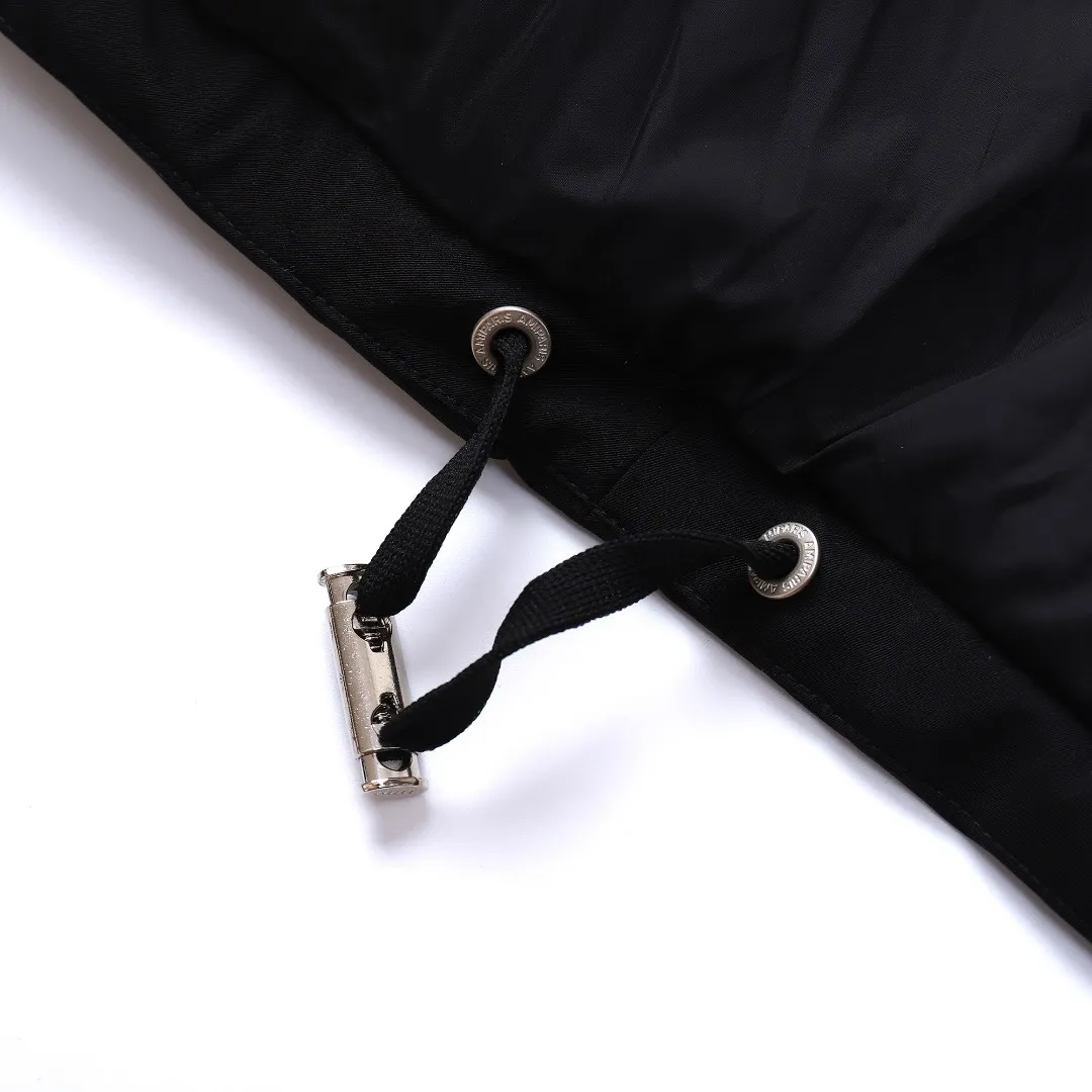 🅿️1160 style number~~F280 purchasing version AMIPARIS Ami de coeur winter limited capsule bread down jacket for men and women. Design concept: Ami limited down jacket from France lasted for half a year. The authentic product was purchased overseas in mid-May. From the fabric, LOGO, and even as small as a pocket or a button, every detail of this one is attractive enough and can become the highlight of your body. In addition to the refreshing and refined clothing style, this style has all original molds from fabrics to metal accessories to velvet. AMI conveys a relaxed and casual concept, giving people a feeling of comfort and casualness. Fabric + Features: ✅Unique double-layer lightweight bonded polyester military fabric, which is also AMI's unique patented technology, is a multi-functional fabric. ✅The lining is made of fine and dense renewable microfibers, which is light, soft and delicate. ✅Made using kp-ls fully automatic mechanical special woven fabric machine, it has windproof and waterproof, highly breathable and warm, elastic and wear-resistant properties that cannot be achieved by ordinary fabrics. ✅ Made of original national standard 90% white duck down. 800 fill power, the whole garment weighs 3 pounds, the average down filling is 450g, the top ultra-thick version on the Internet ✅ The zipper is made of YKK white copper zipper, which is the same as the original electro-plated Keyu hardware double ring zipper puller. Copper and nickel can be infinitely dissolved into each other, thereby forming a continuous solid solution, that is, regardless of the ratio of each other, they are always α-single-phase alloys. When nickel is melted into red copper and the content exceeds 16%, the resulting alloy becomes as white as silver. The higher the nickel content, the whiter the color. The nickel content in cupronickel is generally 25%. Manganese, iron, zinc or aluminum can also be added to become special white copper. The cost can be imagined. ✅The original proportional love logo patches are all laser-cut and have a loose fit. The hooded collar design is better for warmth. ✅Super fluffy and loose bag feel, hooded design, super fluffy and high-loft bag shape, thick and wide threaded sleeves can prevent wind from entering, ✅ Continuing AMIParis' usual design of combining leisure and elegance, each item is equipped with a heart pattern that is highly distinctive of the brand. Craftsmanship: Imported unique double-layer lightweight bonded polyester military fabric, high-density waterproof fabric, national standard 90 white duck down, extremely high fluffy, excellent warmth retention effect, no matter how cold it rains or snows, it can be done in one piece, like a walking duvet, unique drawstring design, the rope ends are made of Designed with a metal capsule, coupled with a wide hat and thick rope, the accessories/buttons/spring buckles are exquisitely made. The international first-line luxury brand COBRAX buttons are used. COBRAX buttons are several times or even ten times more expensive than similar ordinary products.